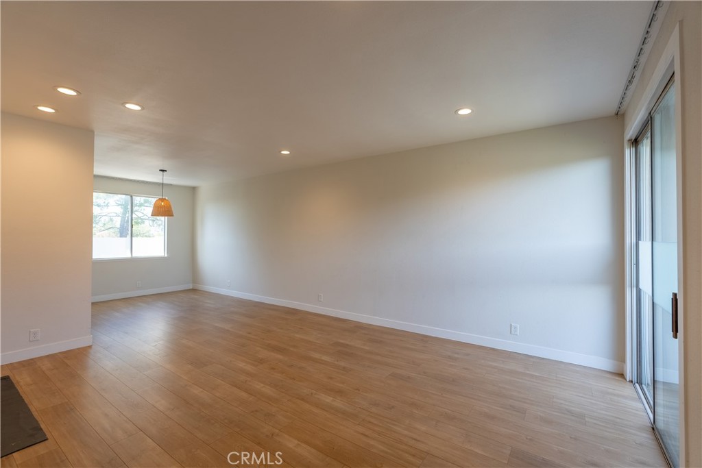 13901 Olive View 68