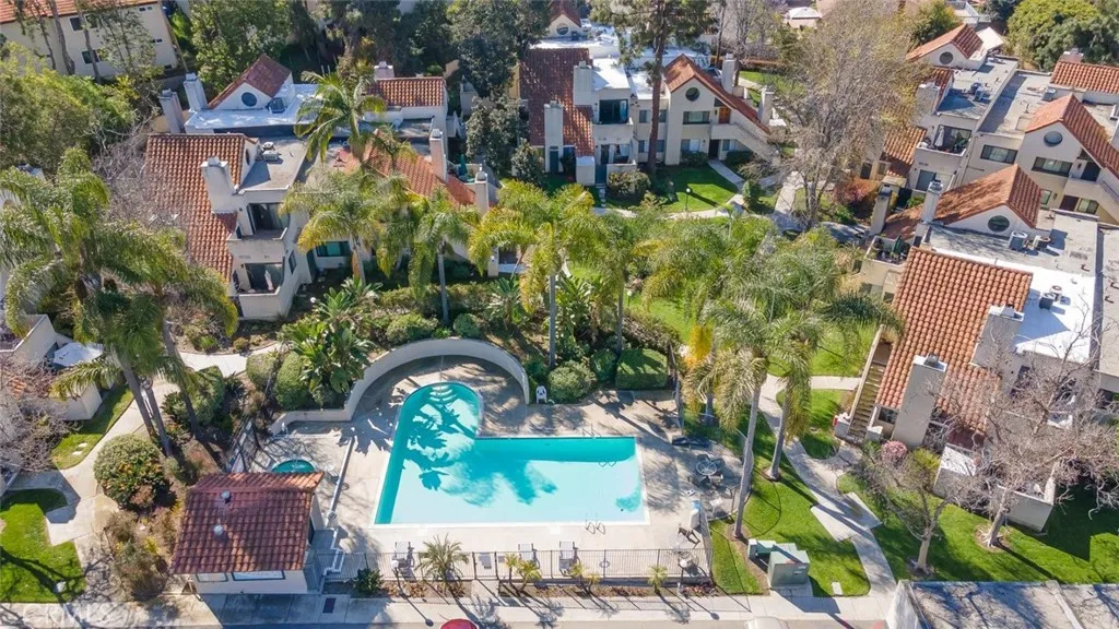 363 N Melrose Drive Unit H