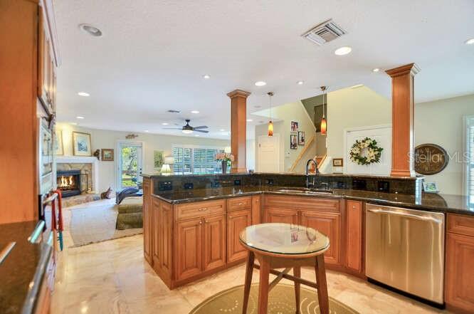 2917 W GANDY BLVD