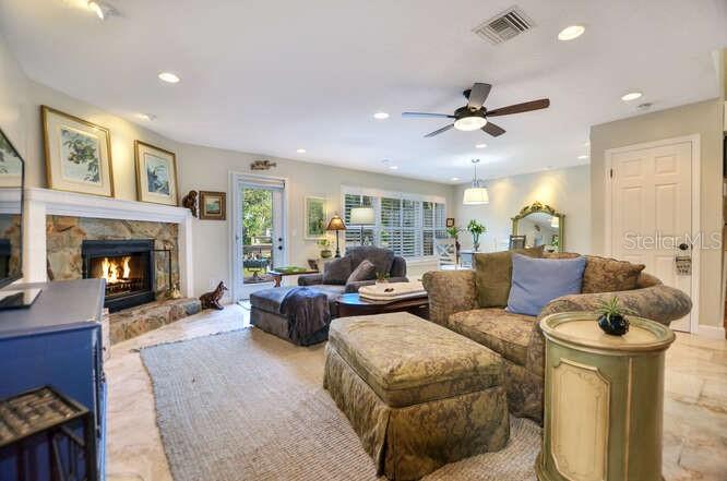2917 W GANDY BLVD