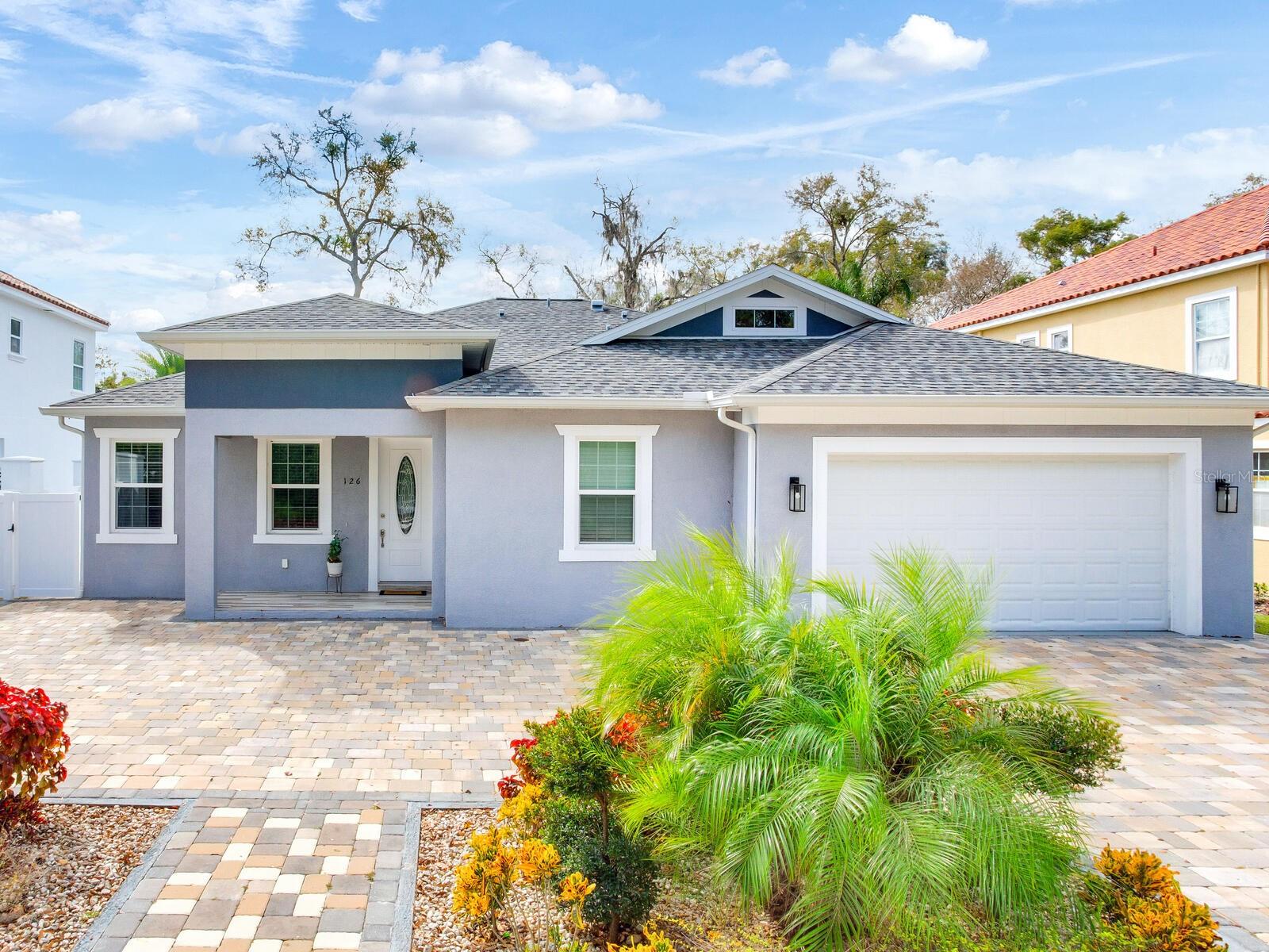 126 W CHAPMAN RD