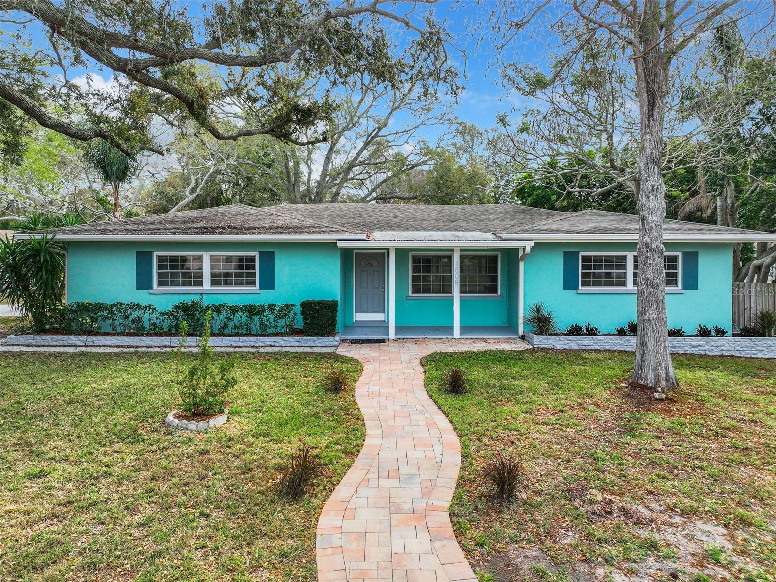 1609 SUNSET POINT RD