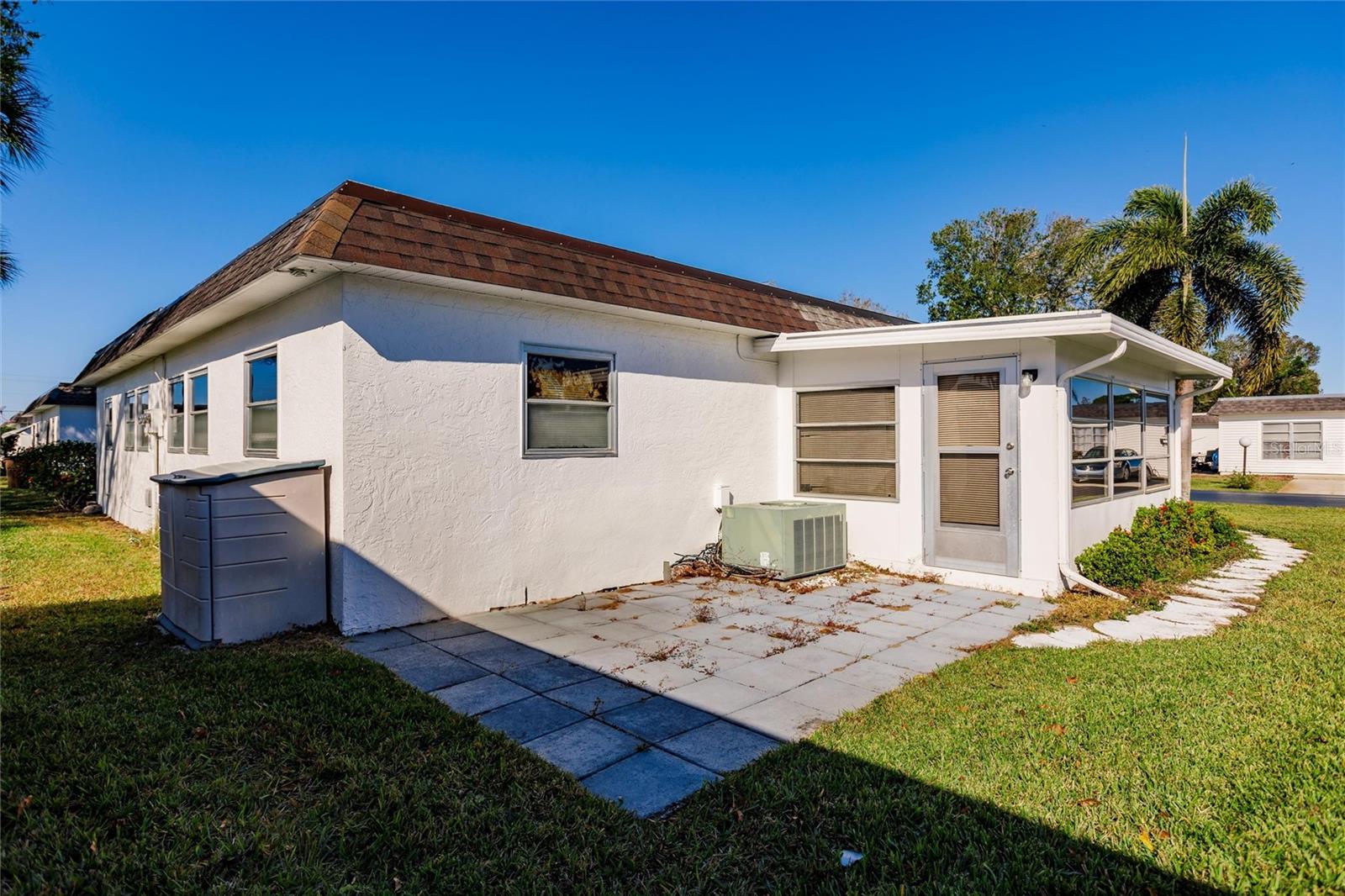16 TANGERINE CT