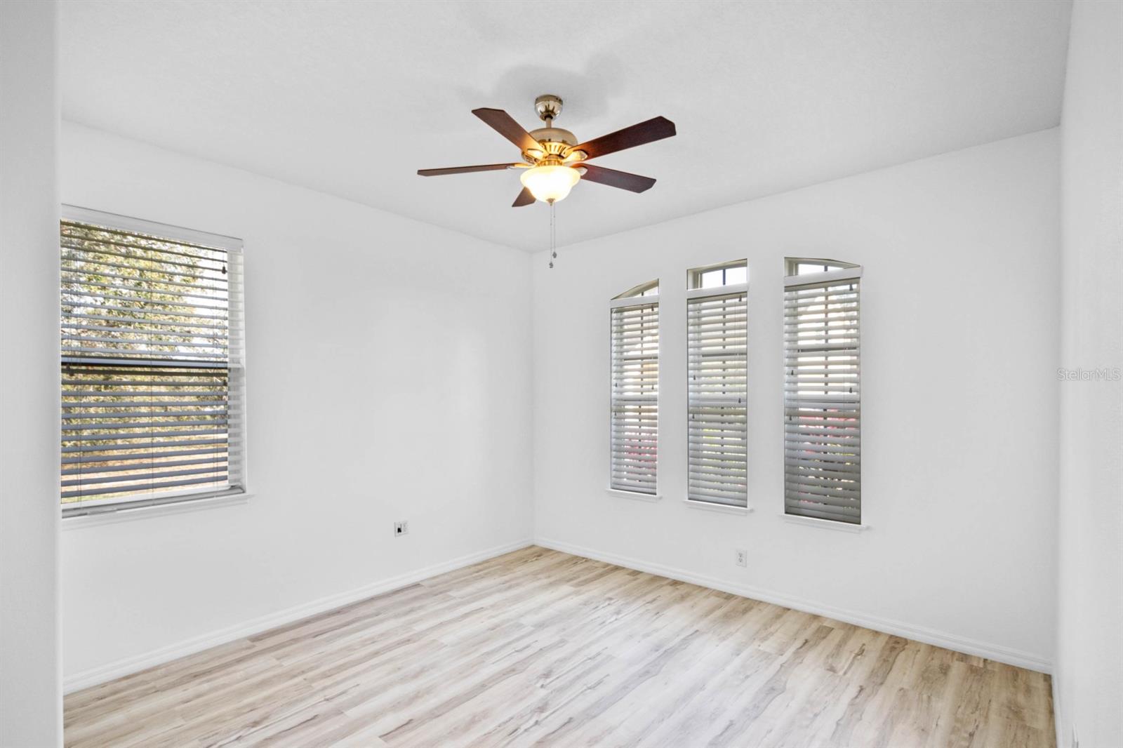 113 GRAND RESERVE CT