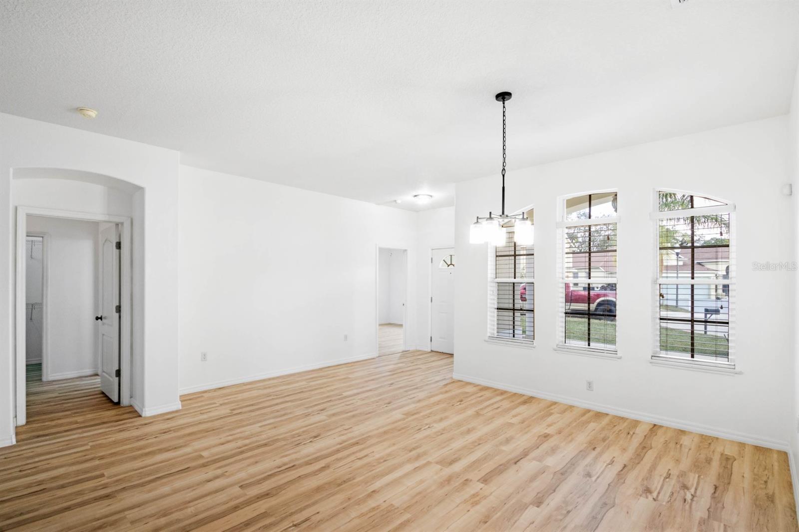 113 GRAND RESERVE CT