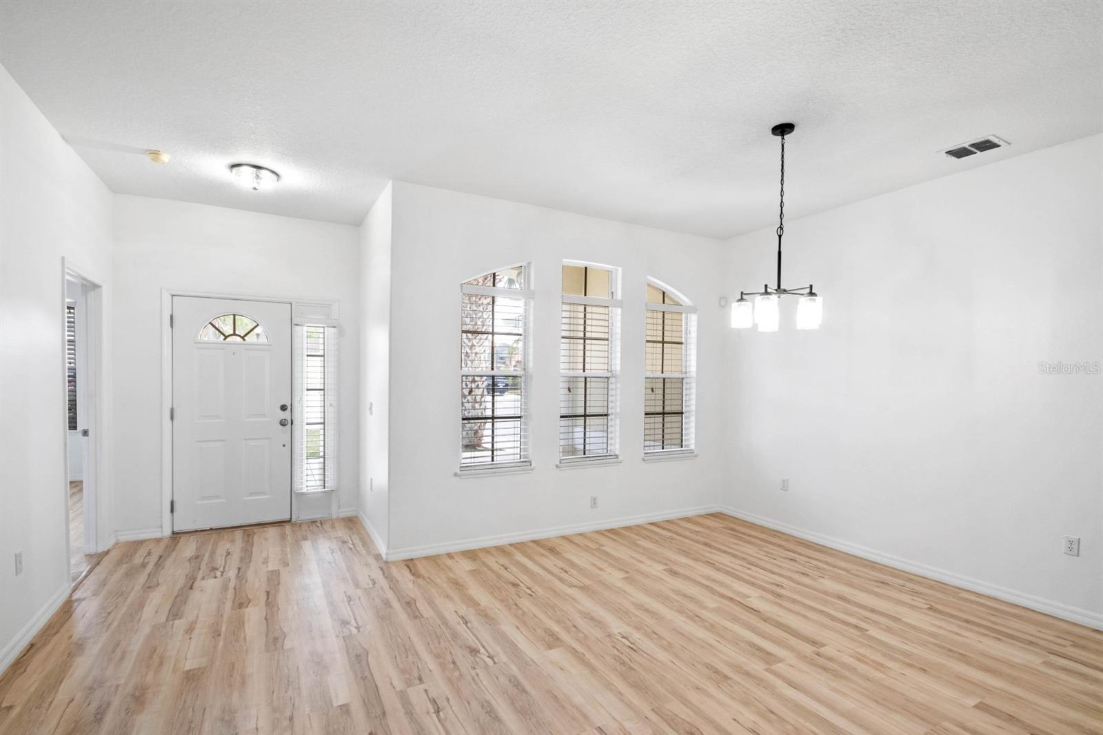 113 GRAND RESERVE CT