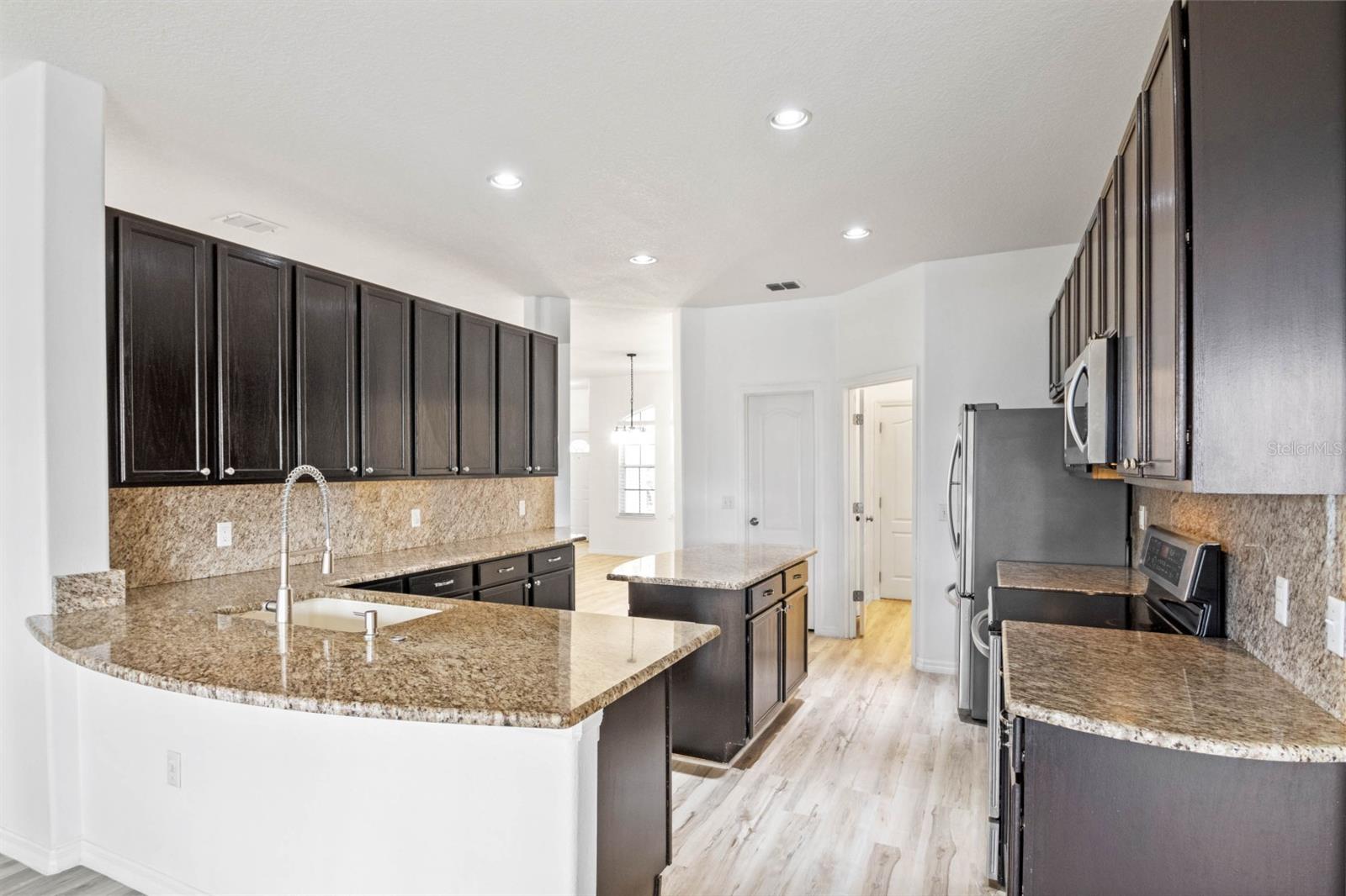 113 GRAND RESERVE CT