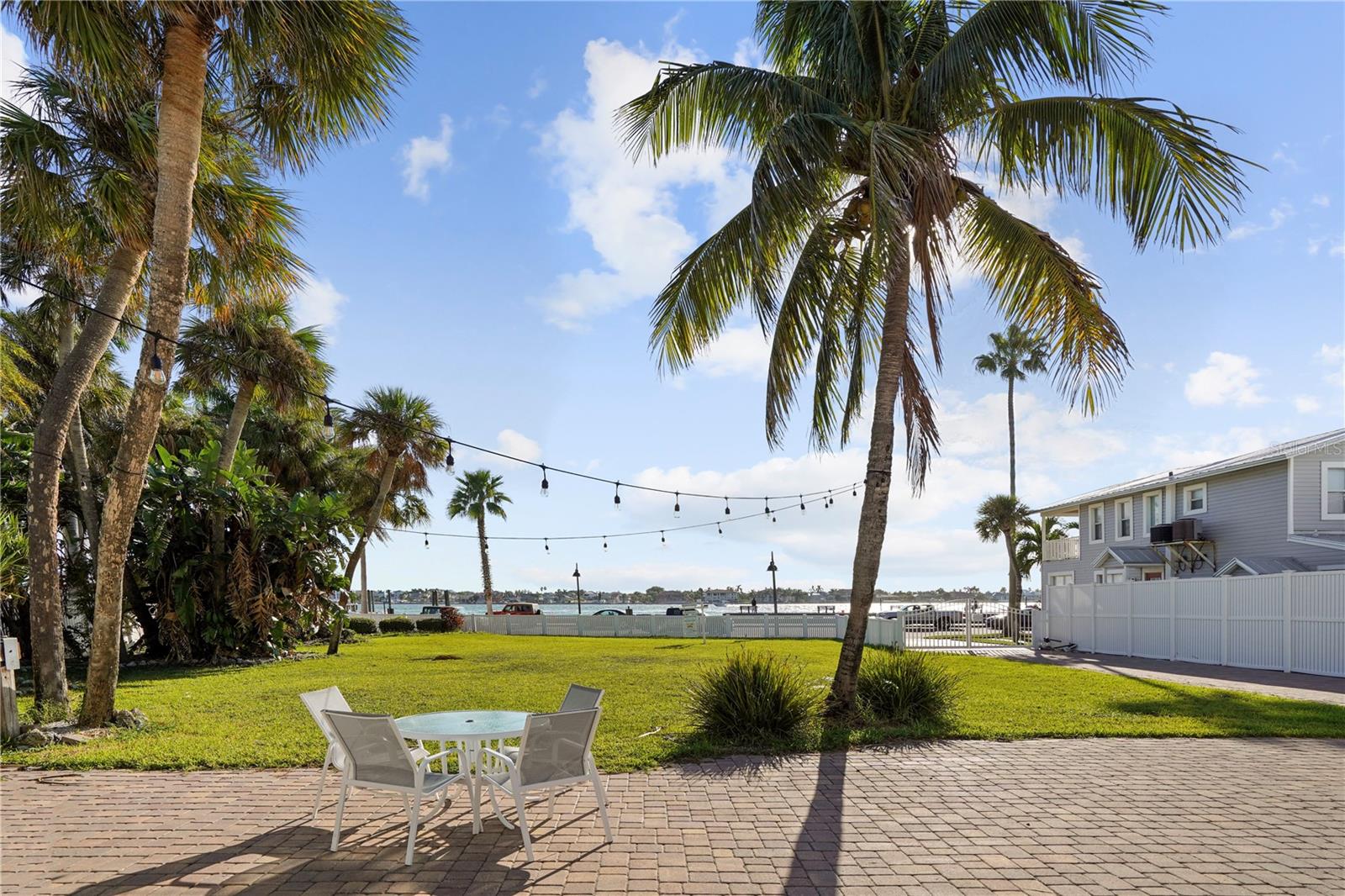 702 PASS A GRILLE WAY