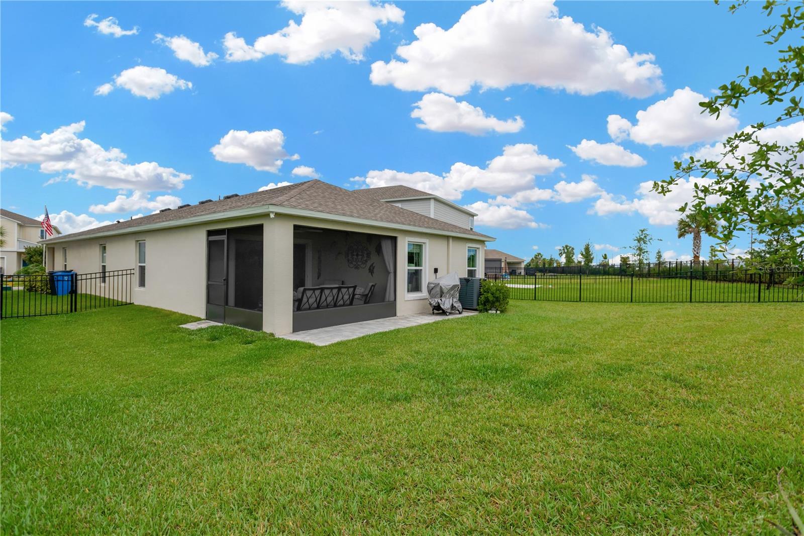 5492 SUMMER SUNSET DR
