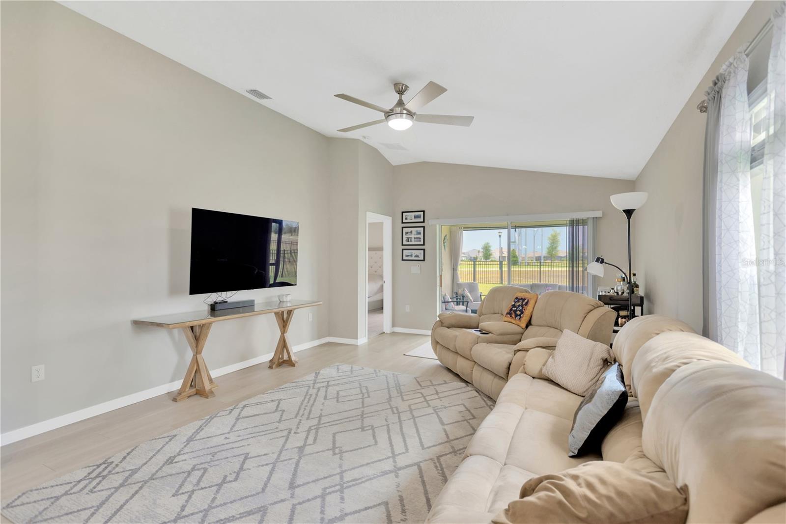 5492 SUMMER SUNSET DR