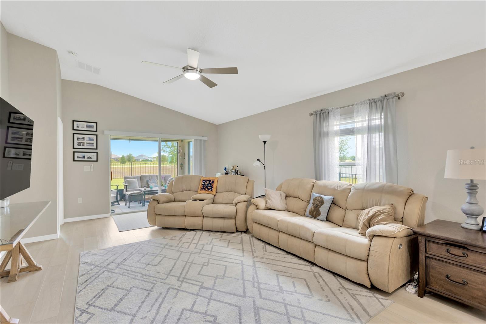 5492 SUMMER SUNSET DR