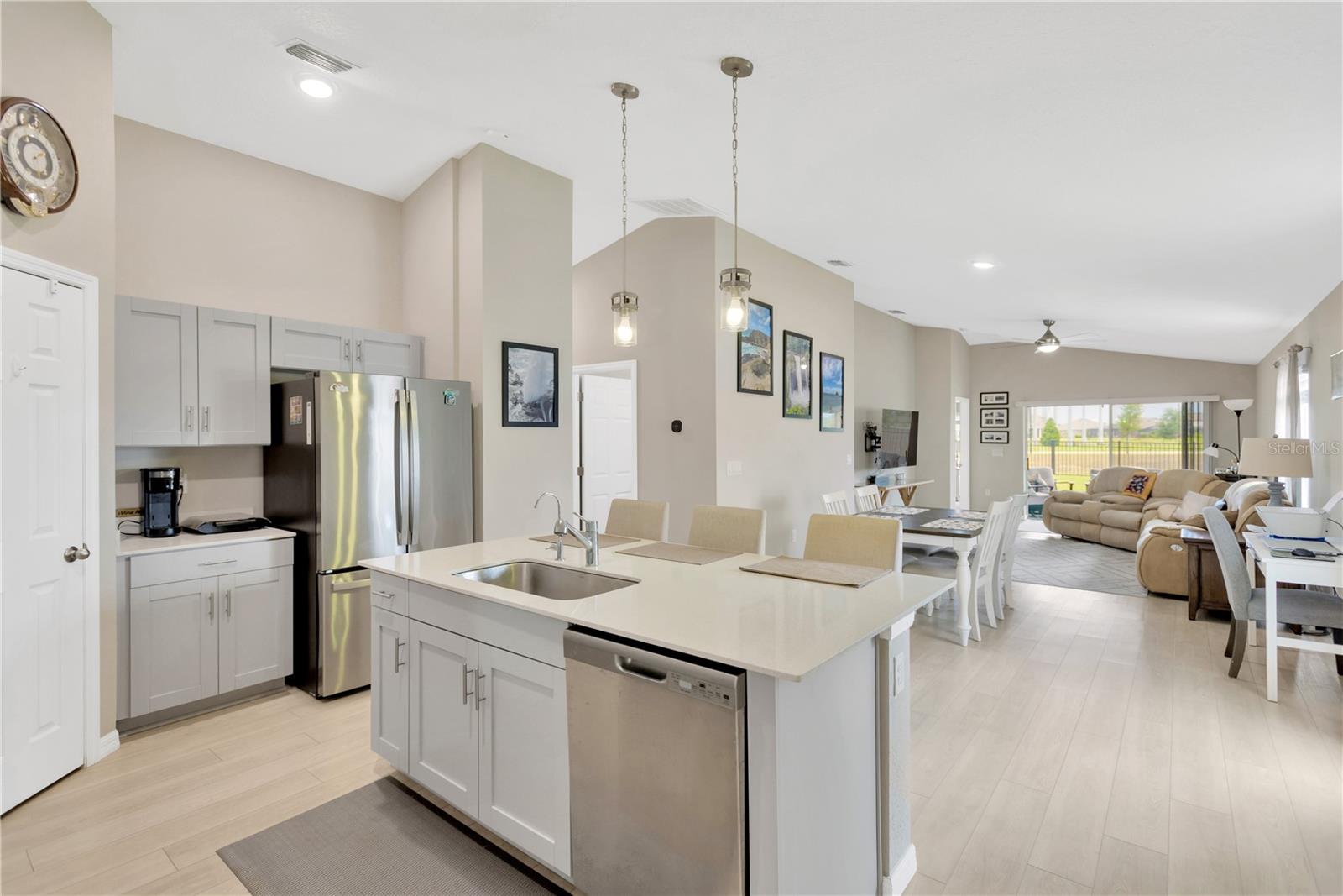 5492 SUMMER SUNSET DR