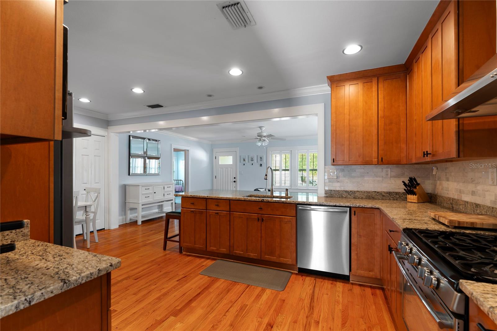 115 S BEVERLY AVE