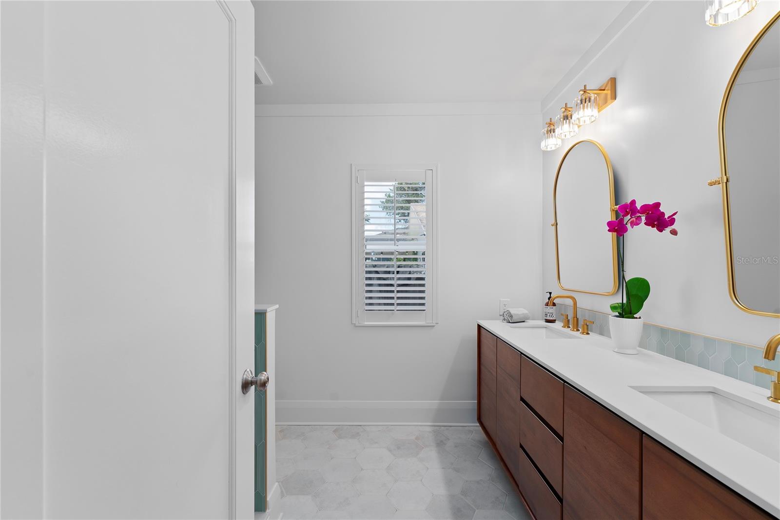 115 S BEVERLY AVE