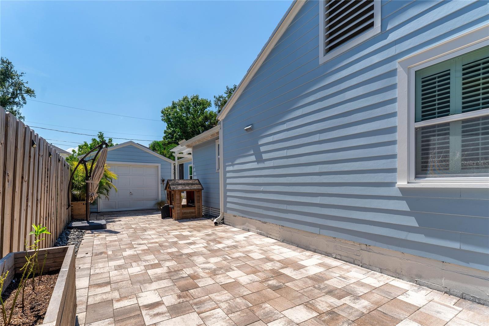 115 S BEVERLY AVE