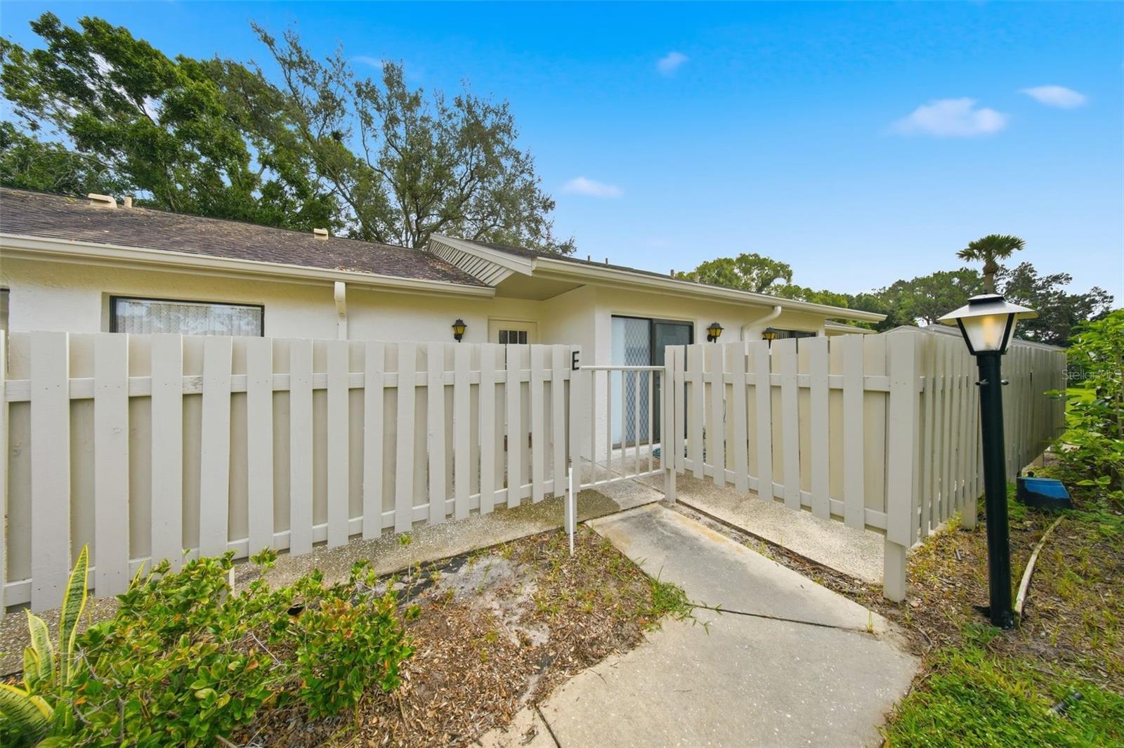 1725 PINE RIDGE WAY E #C