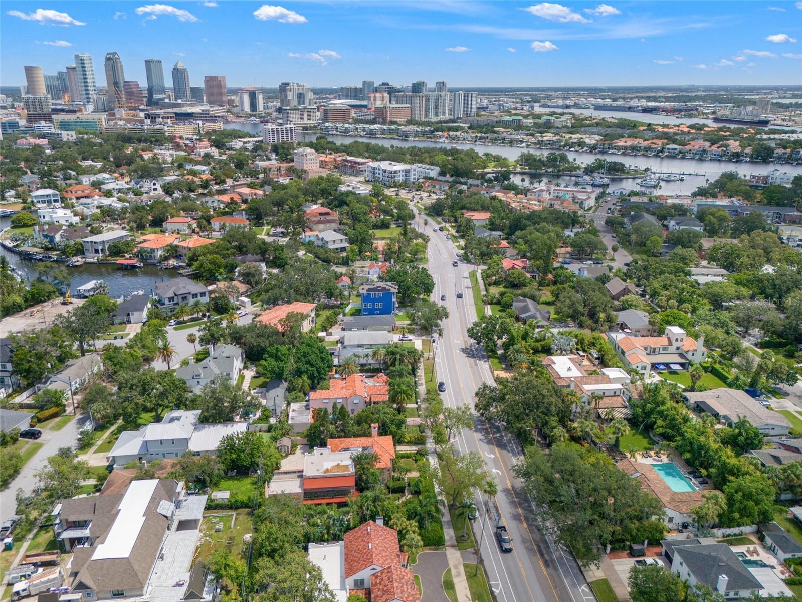 128 W DAVIS BLVD