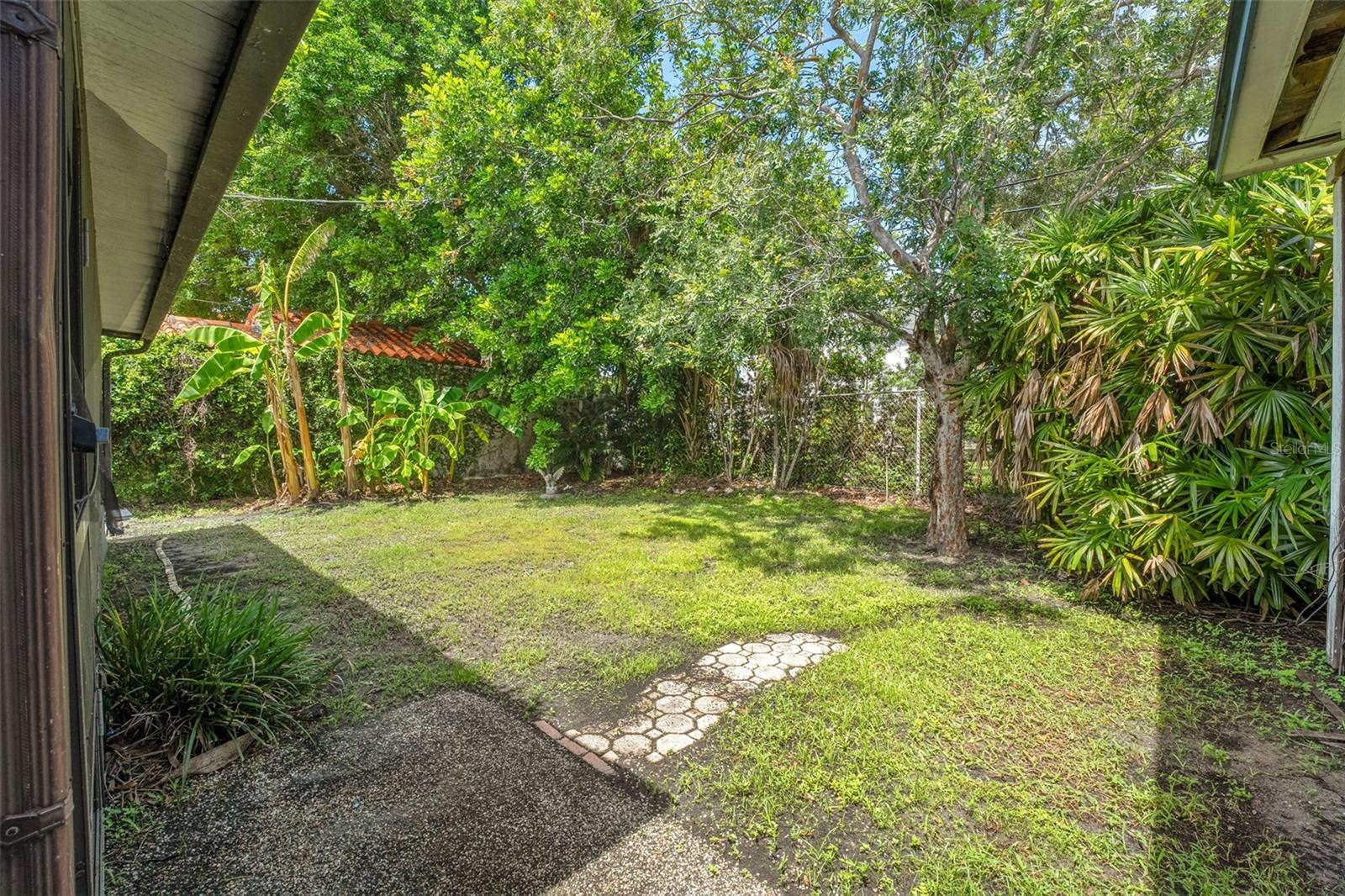 128 W DAVIS BLVD