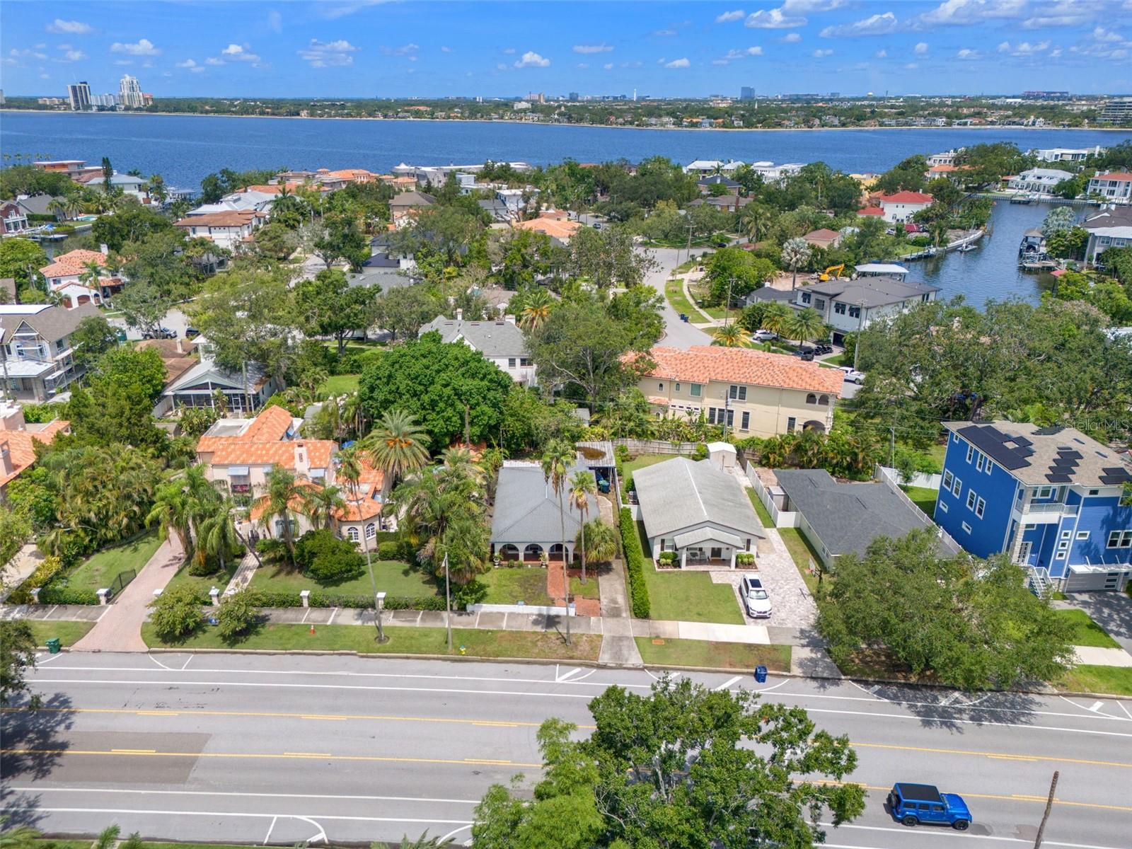 128 W DAVIS BLVD