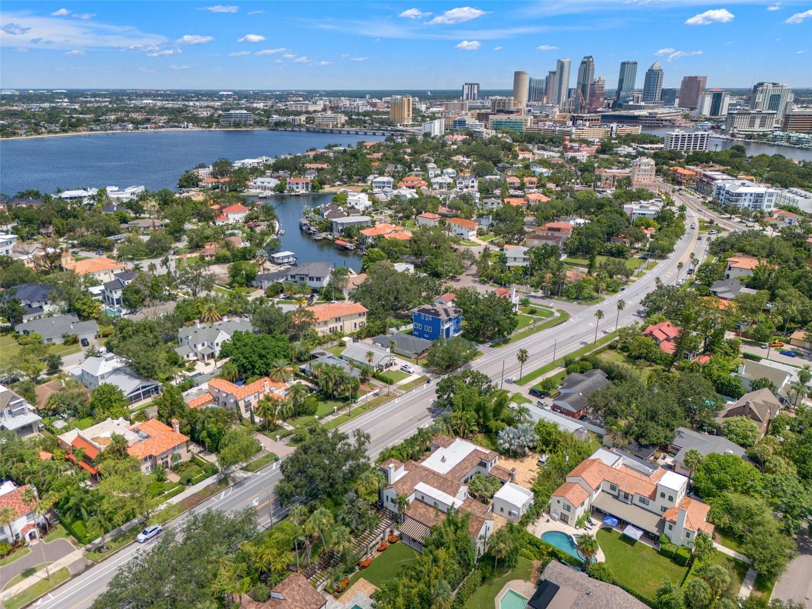 128 W DAVIS BLVD