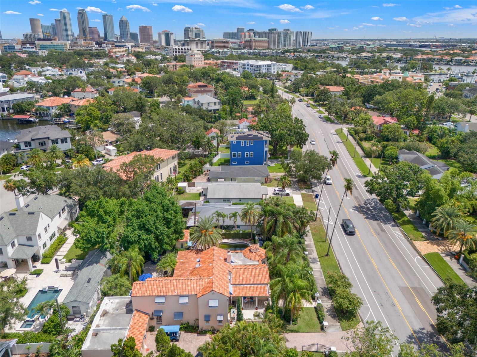 128 W DAVIS BLVD
