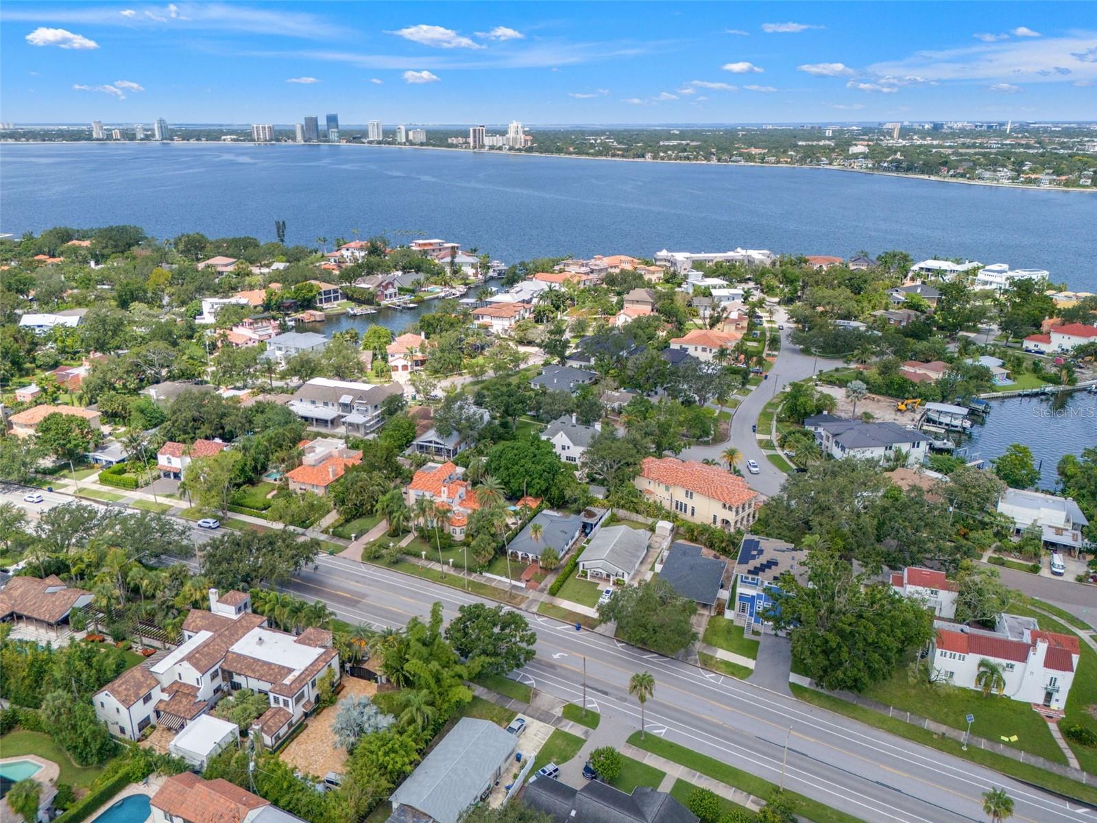 128 W DAVIS BLVD