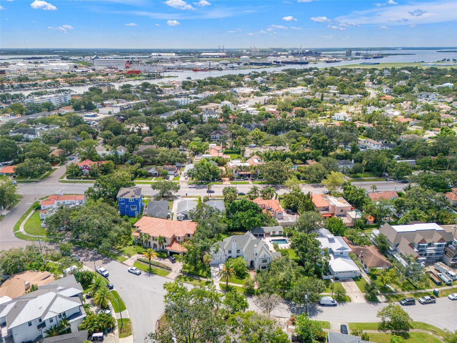128 W DAVIS BLVD
