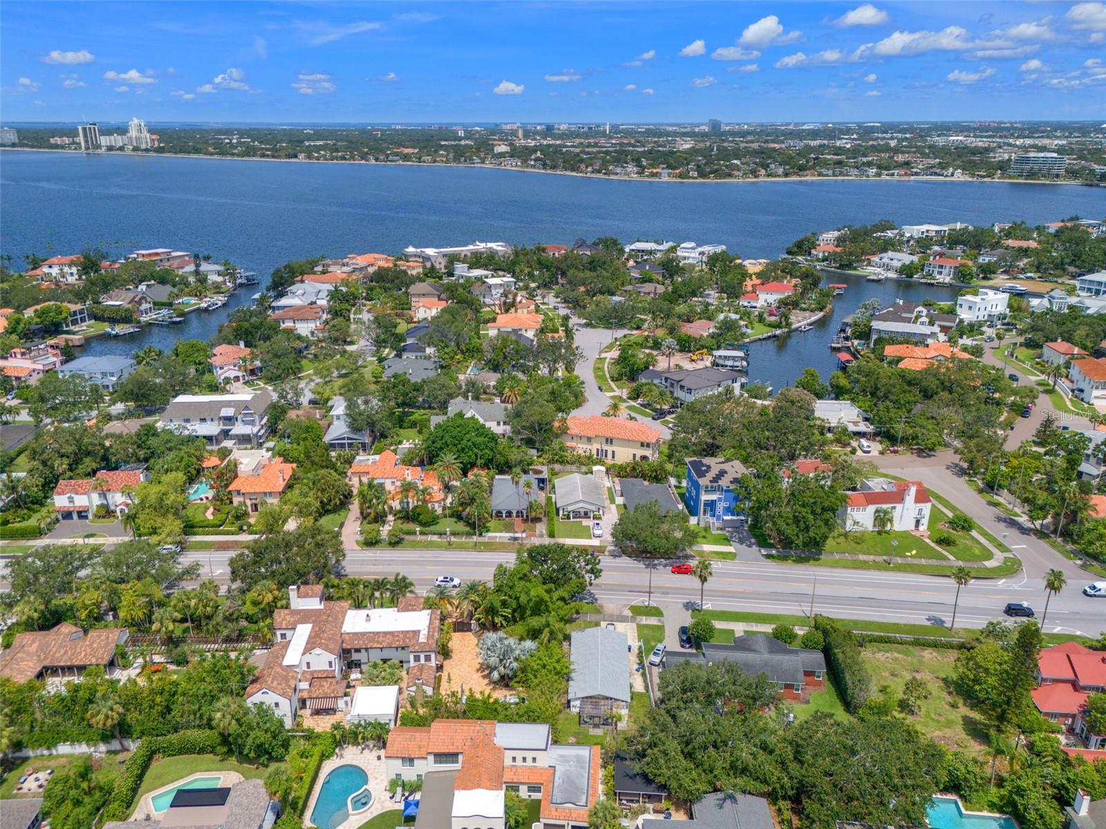 128 W DAVIS BLVD