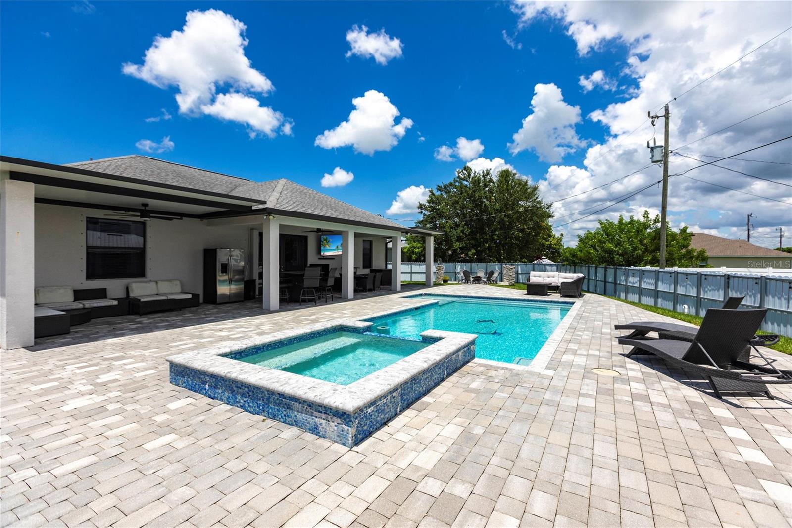 217 SW 10TH PL
