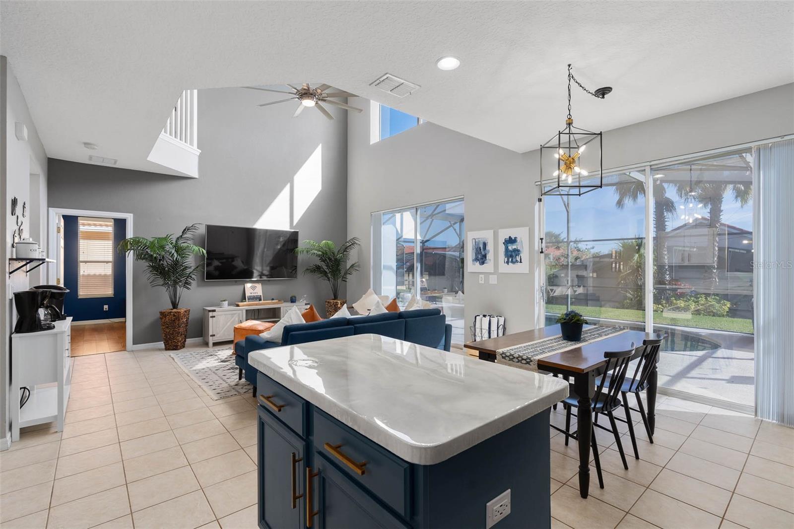 248 CARRERA AVE