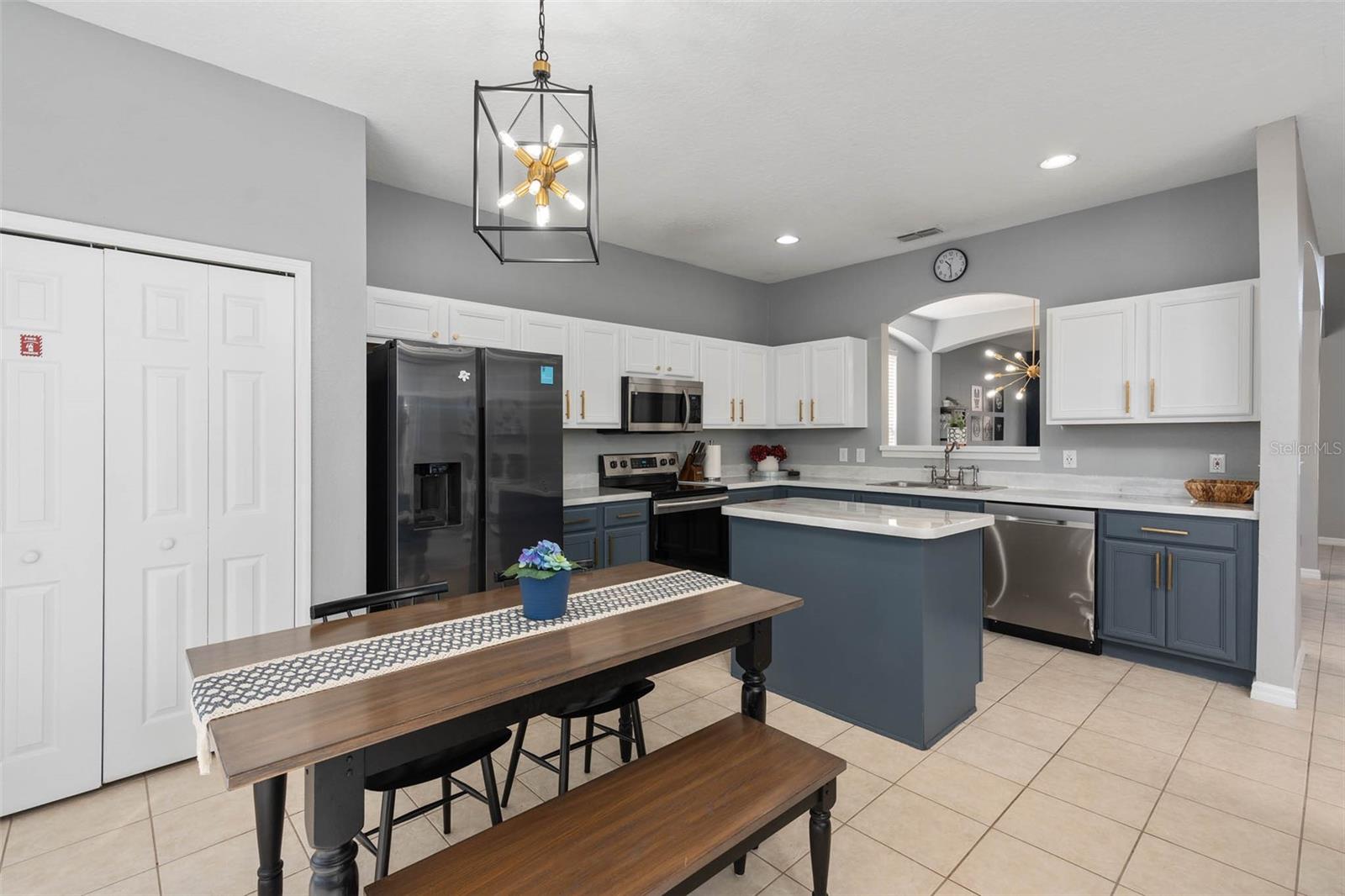 248 CARRERA AVE