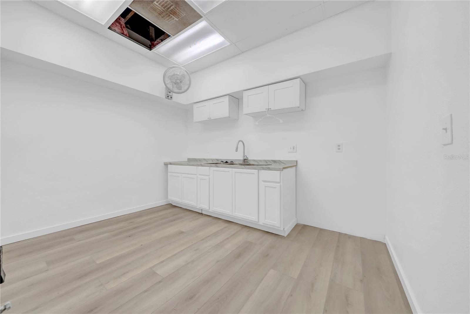 1419 SUNSET POINT RD