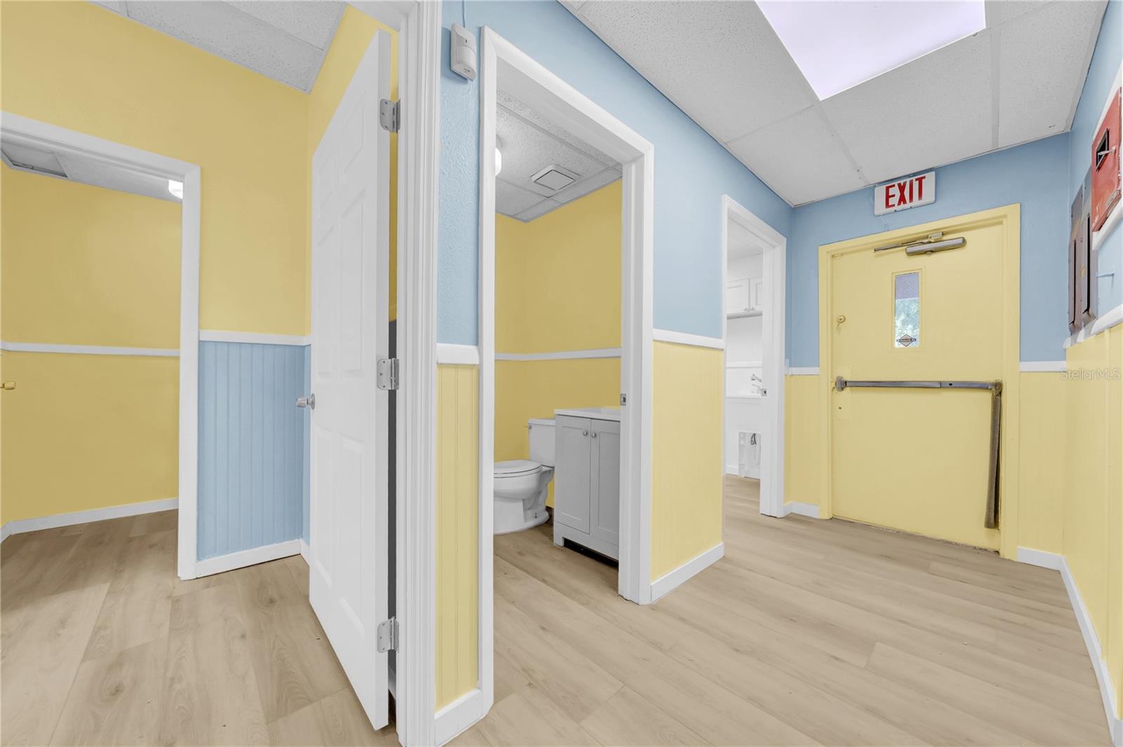 1419 SUNSET POINT RD