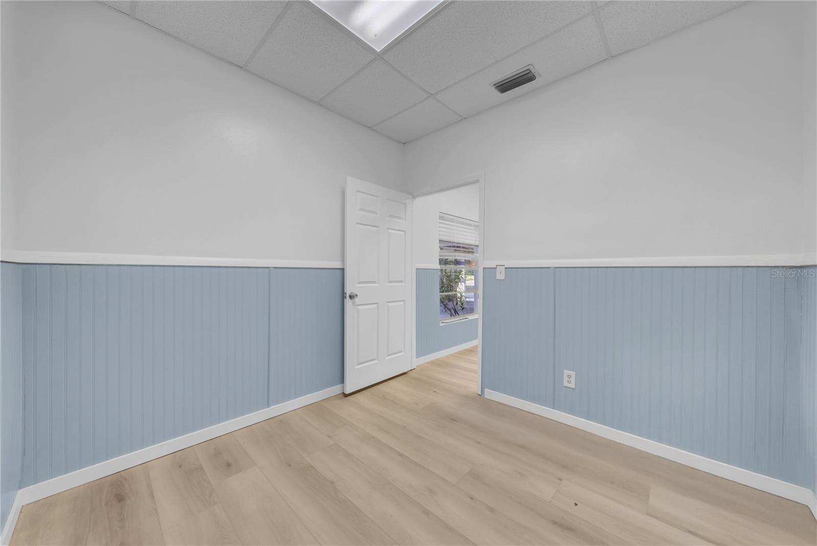 1419 SUNSET POINT RD