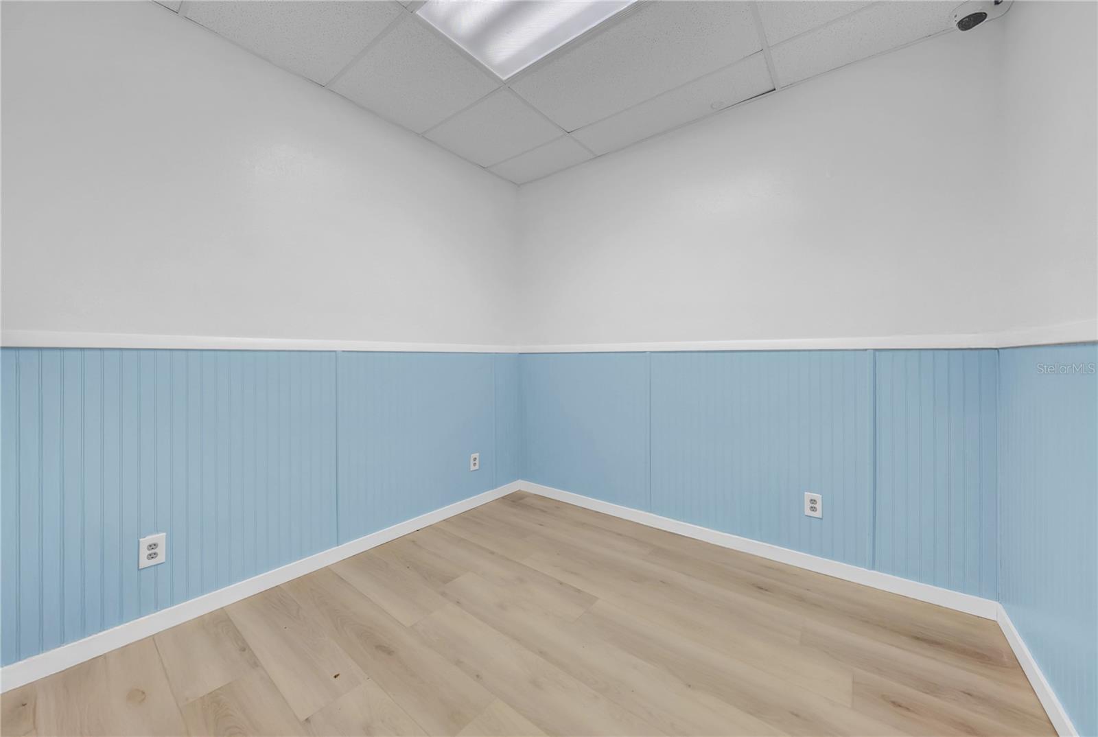 1419 SUNSET POINT RD