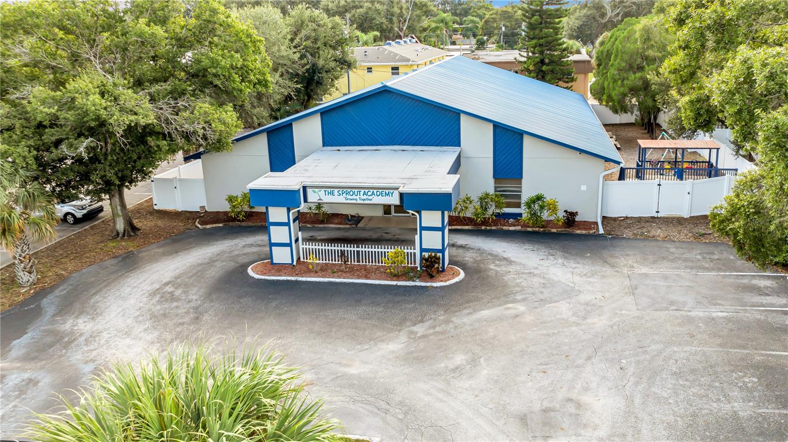 1419 SUNSET POINT RD