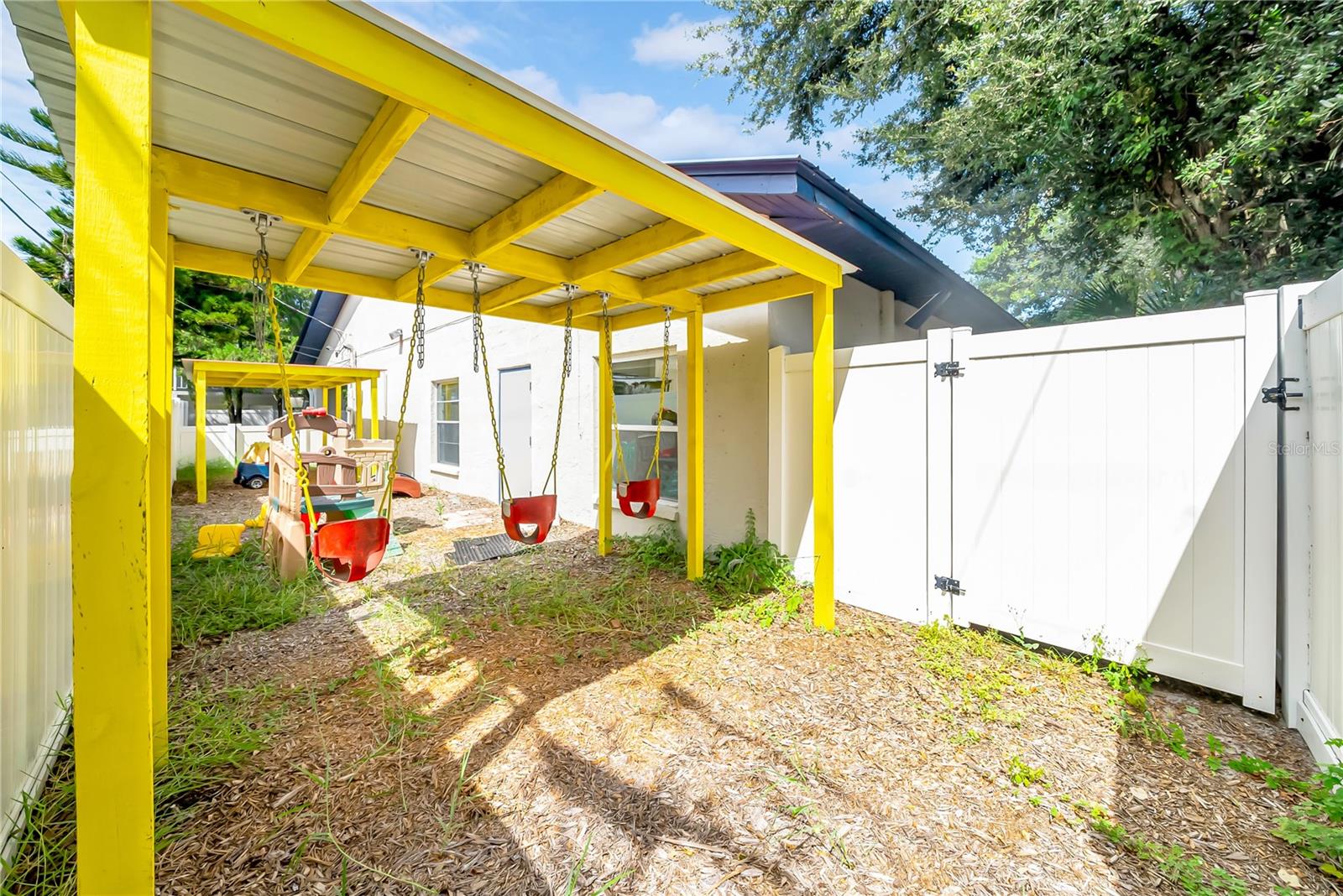 1419 SUNSET POINT RD