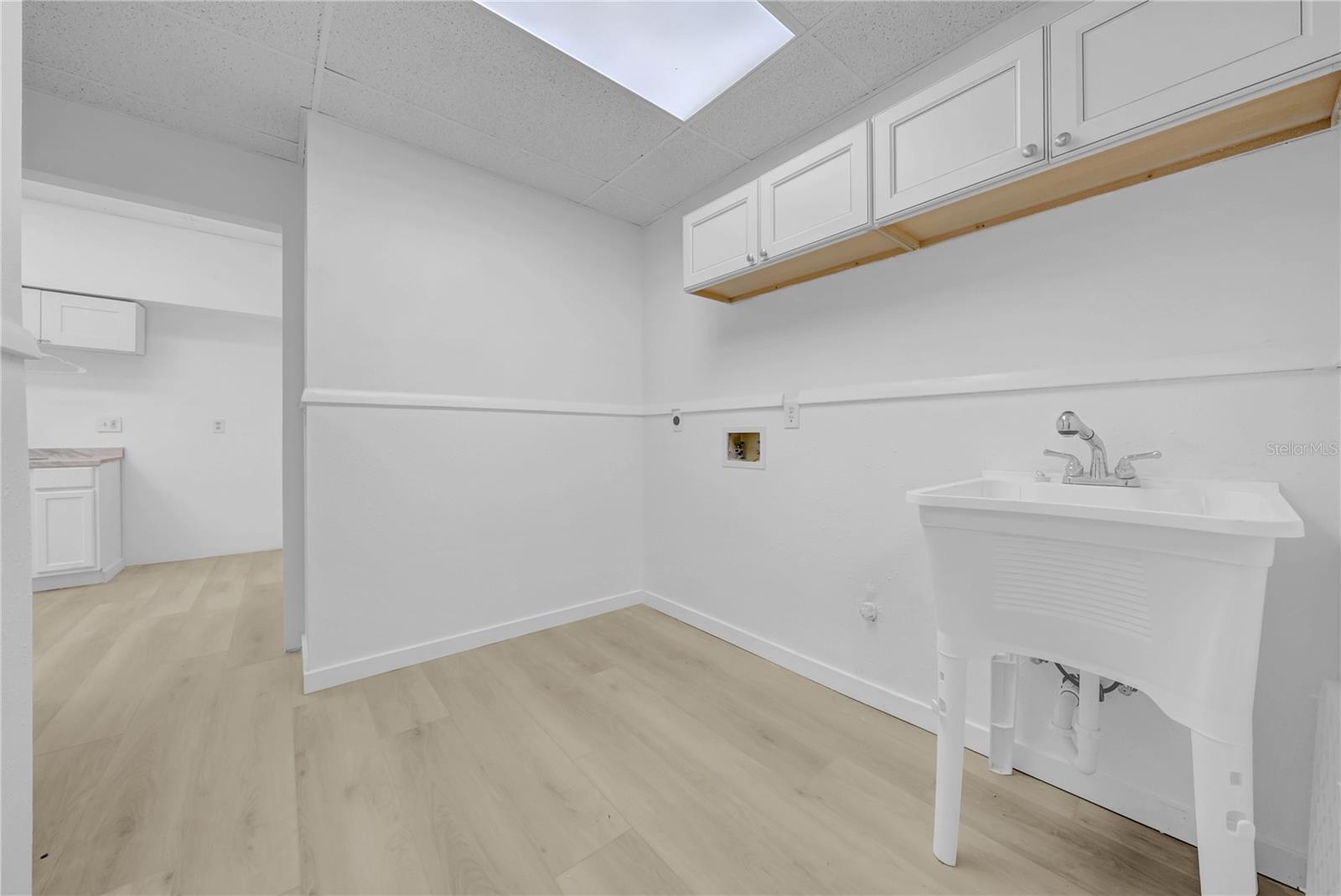 1419 SUNSET POINT RD