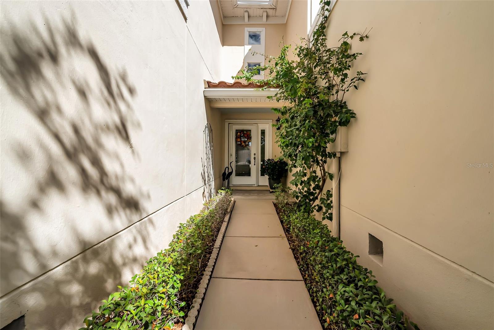 244 VALENCIA CIR