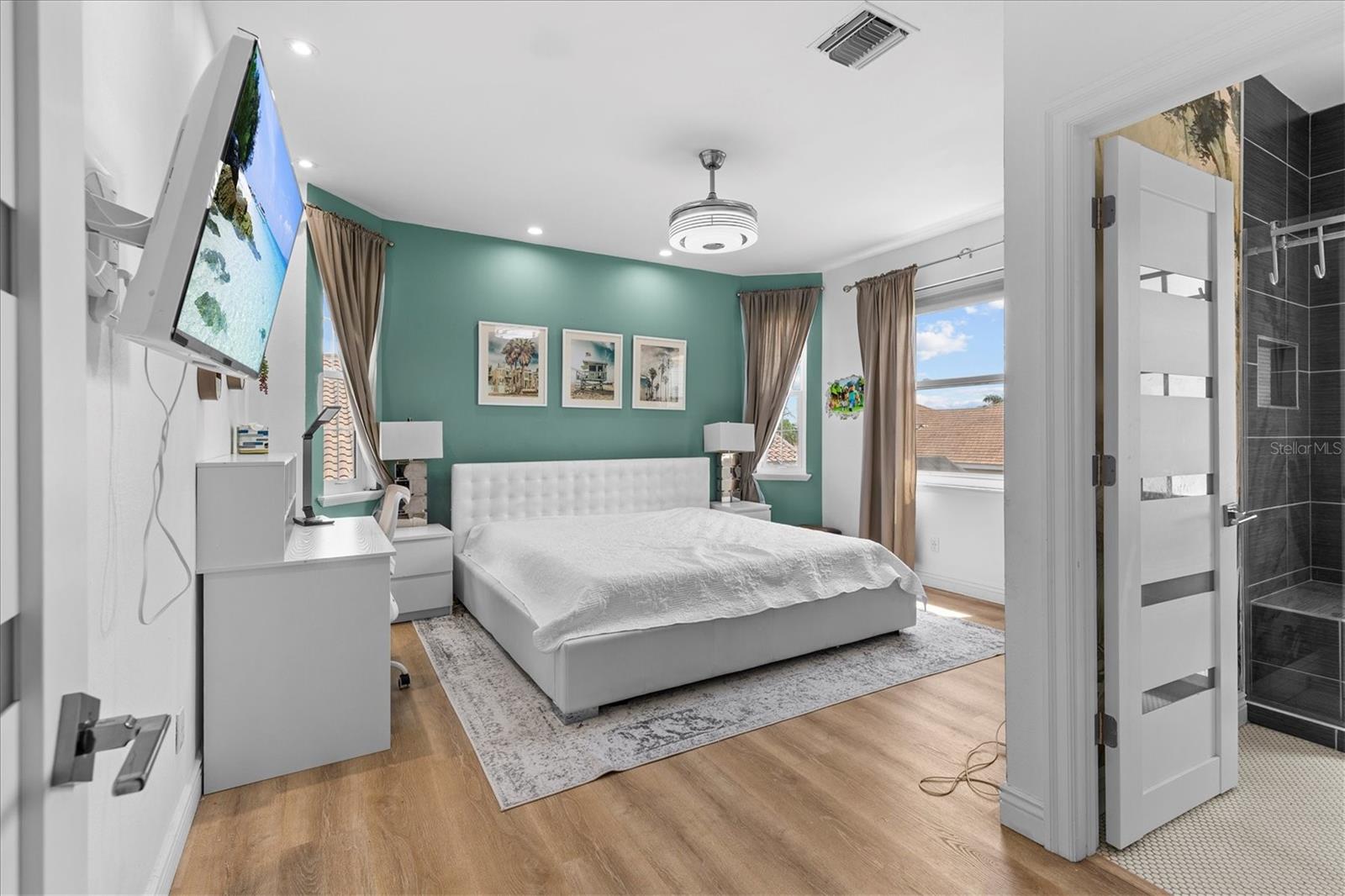 5914 LA ROSA LN