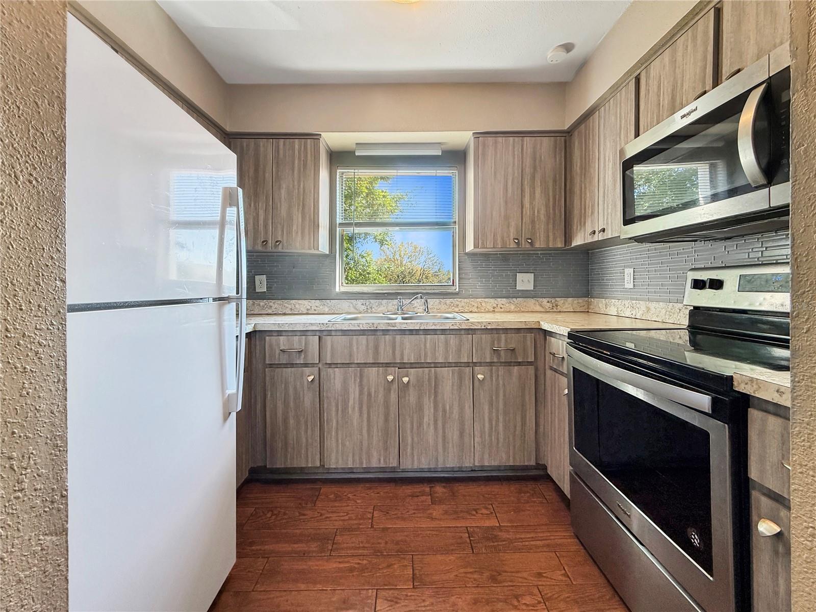 7210 N MANHATTAN AVE #2524