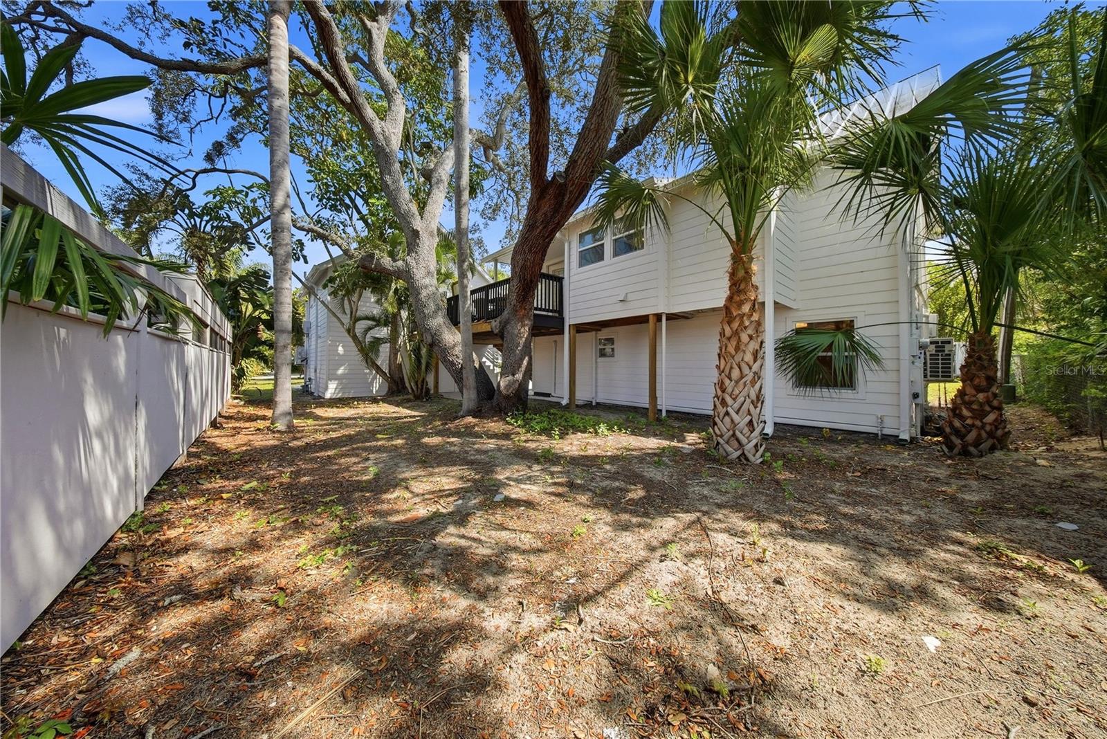 1109 CHARLES ST