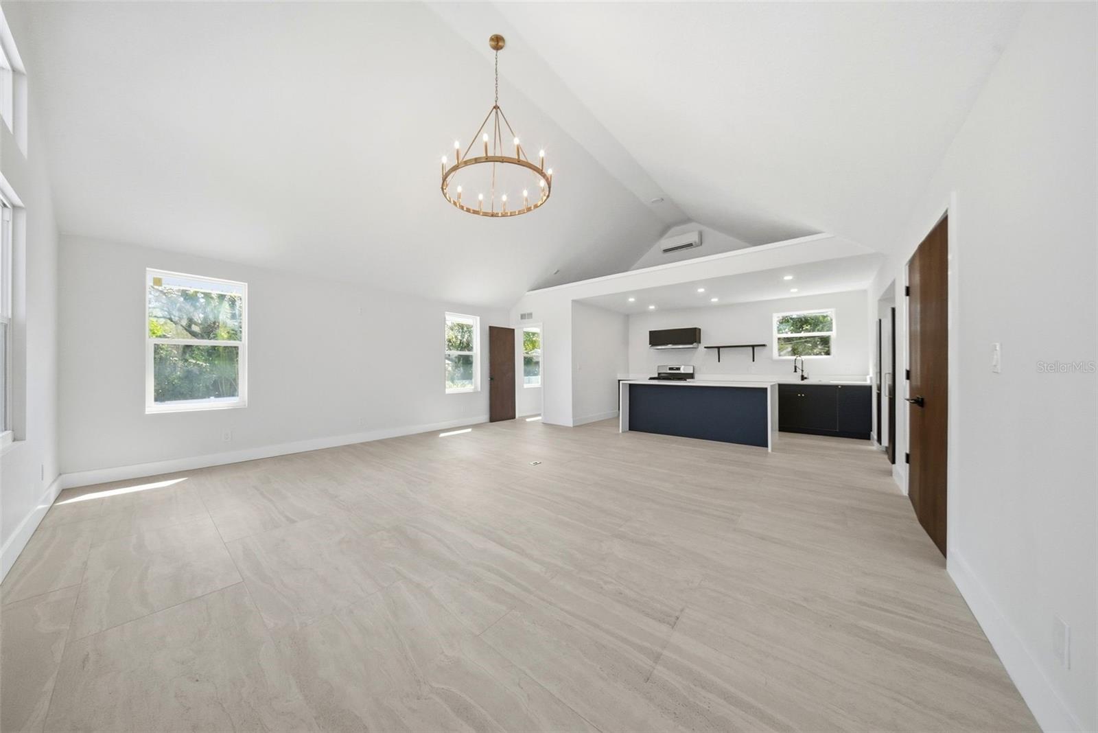 1109 CHARLES ST
