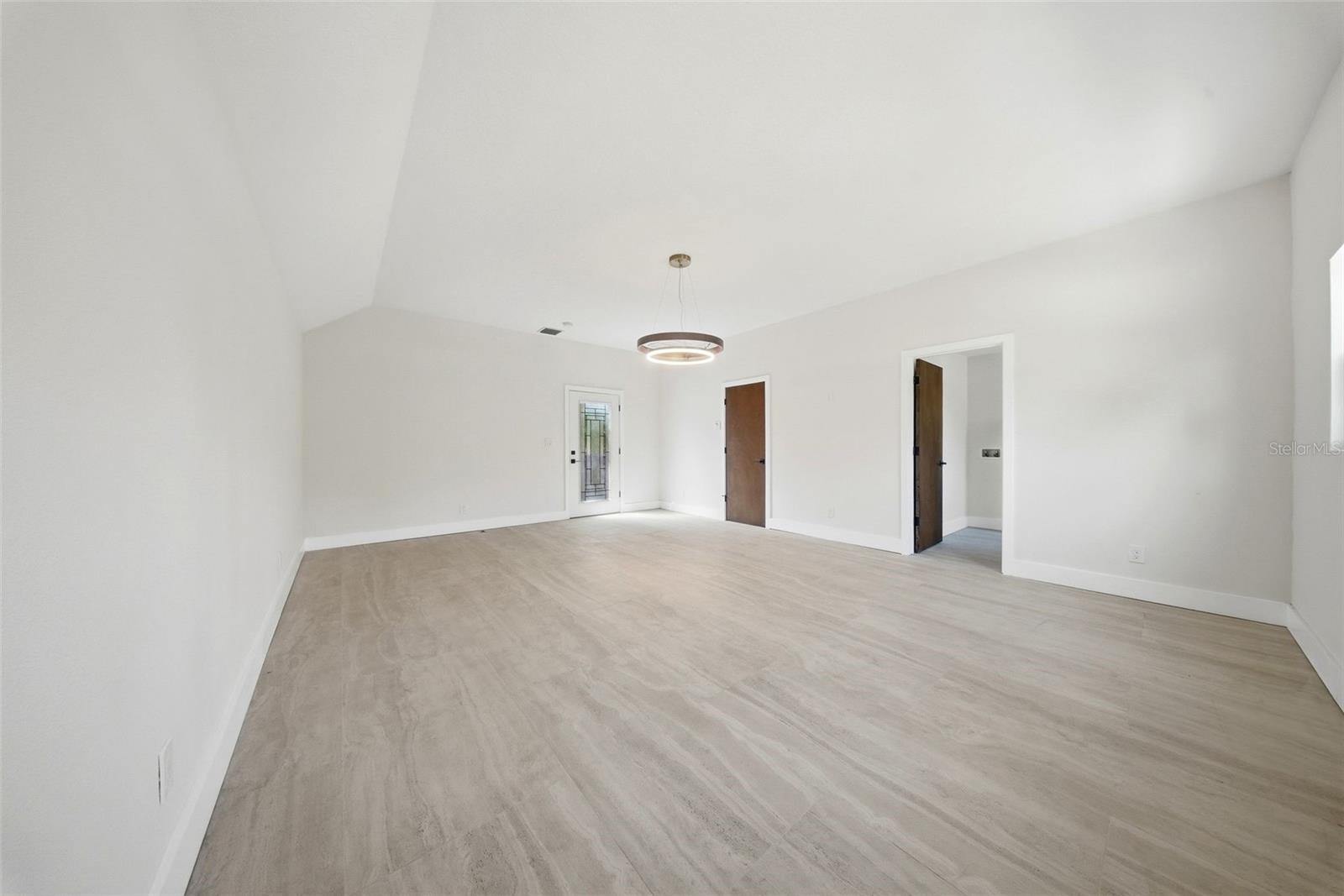1109 CHARLES ST