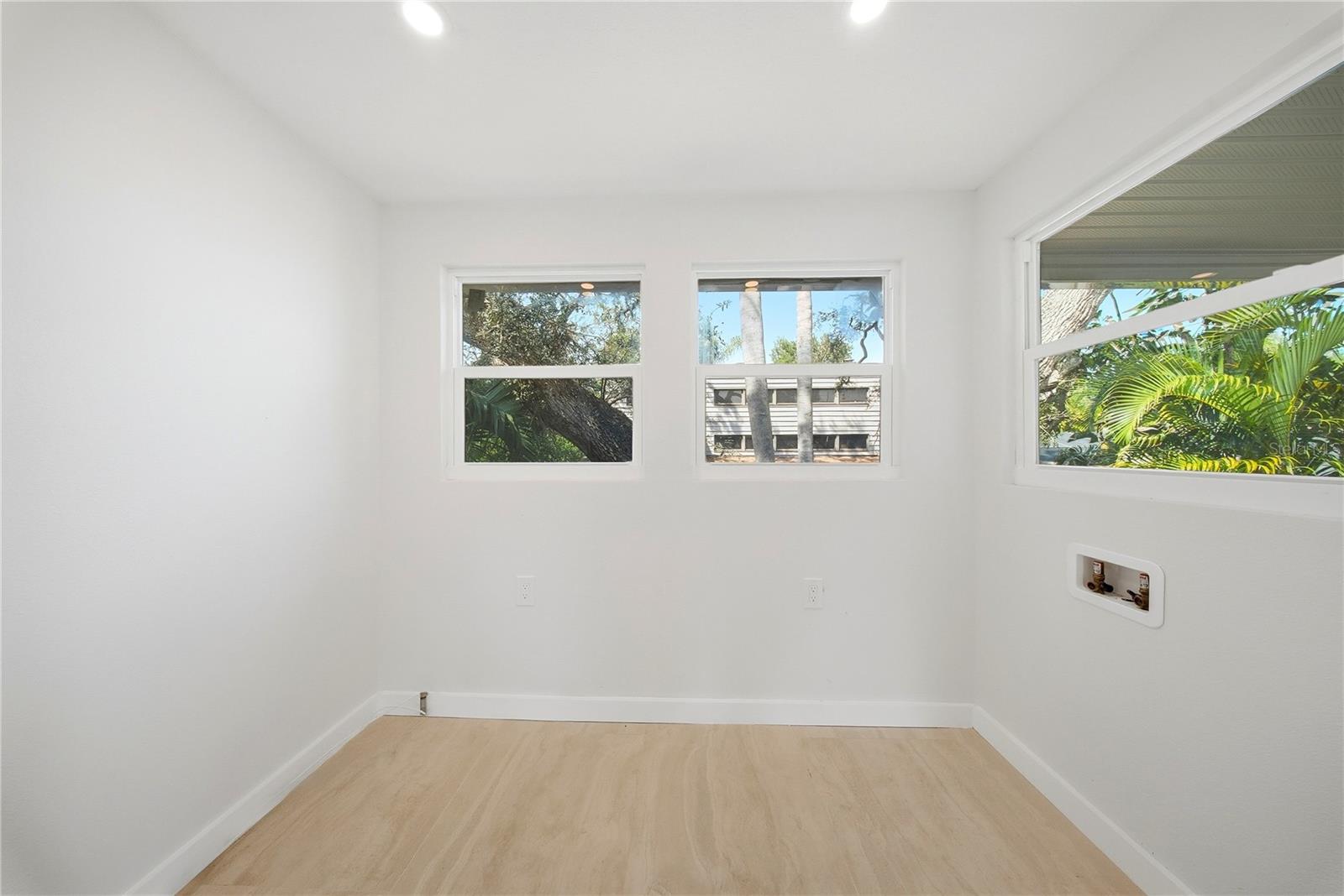 1109 CHARLES ST
