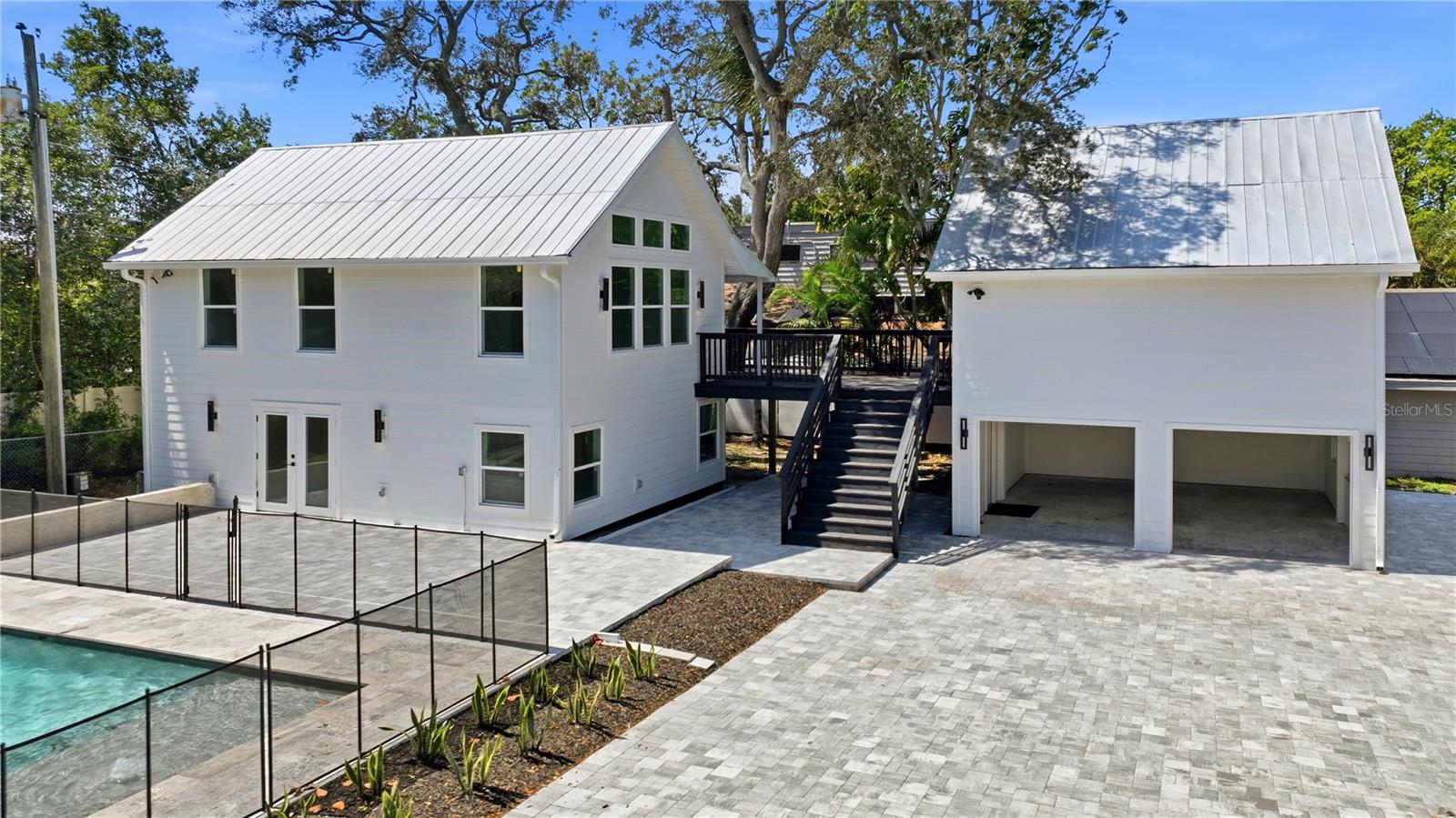 1109 CHARLES ST