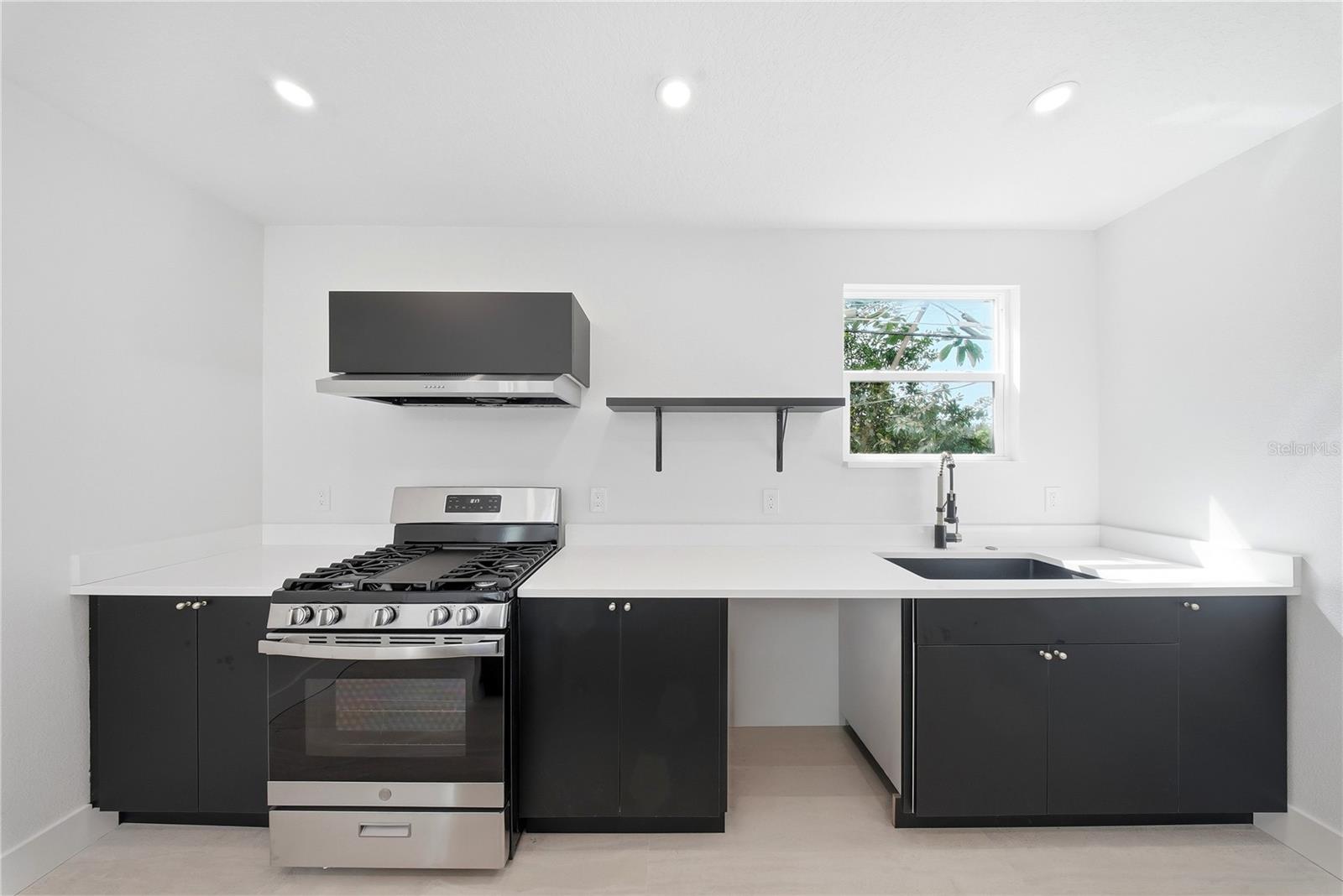 1109 CHARLES ST