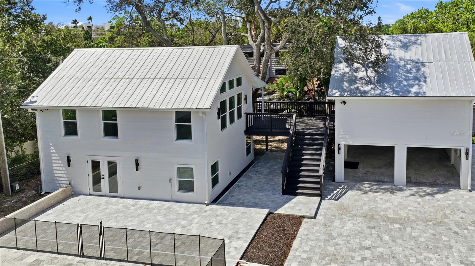 1109 CHARLES ST
