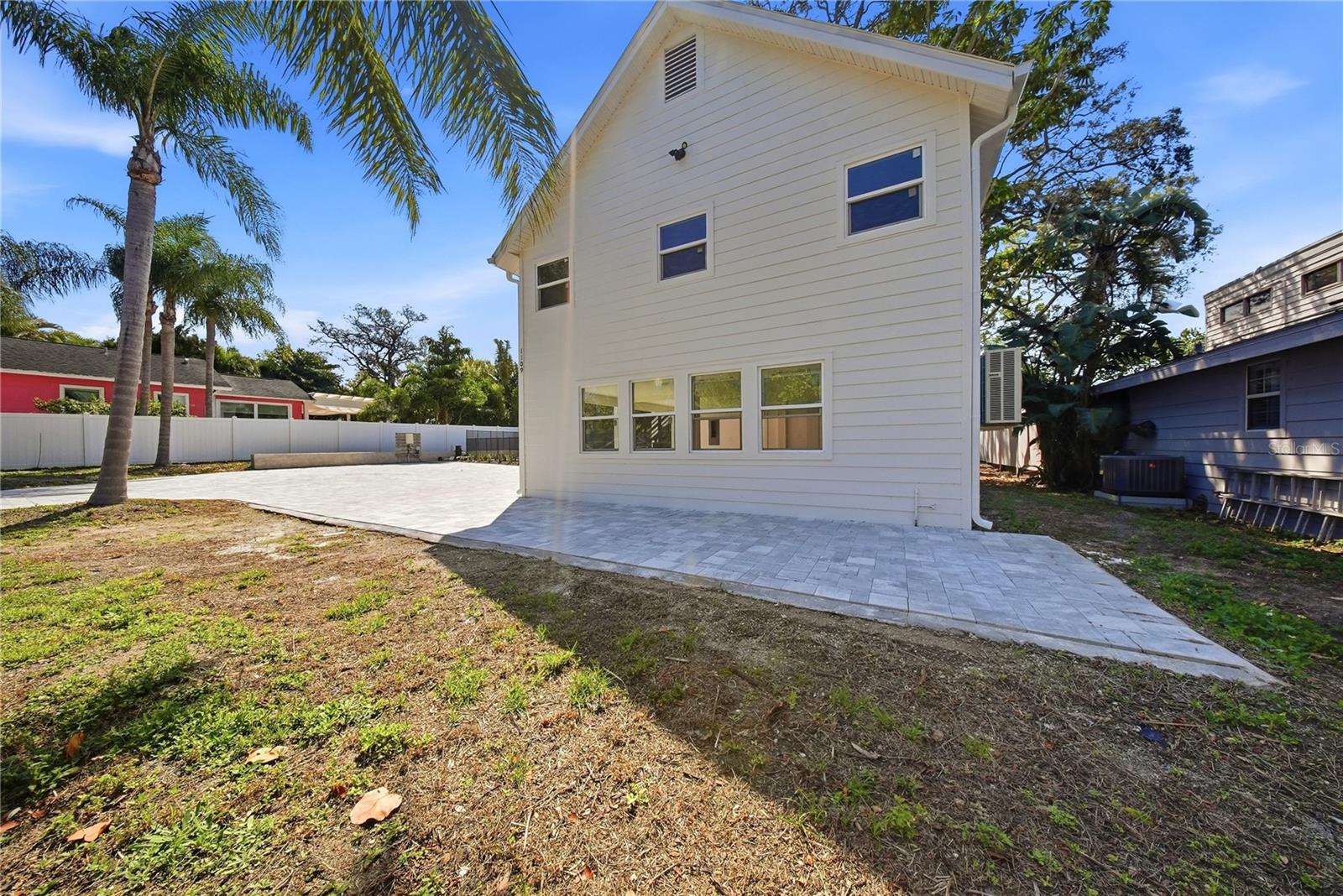 1109 CHARLES ST