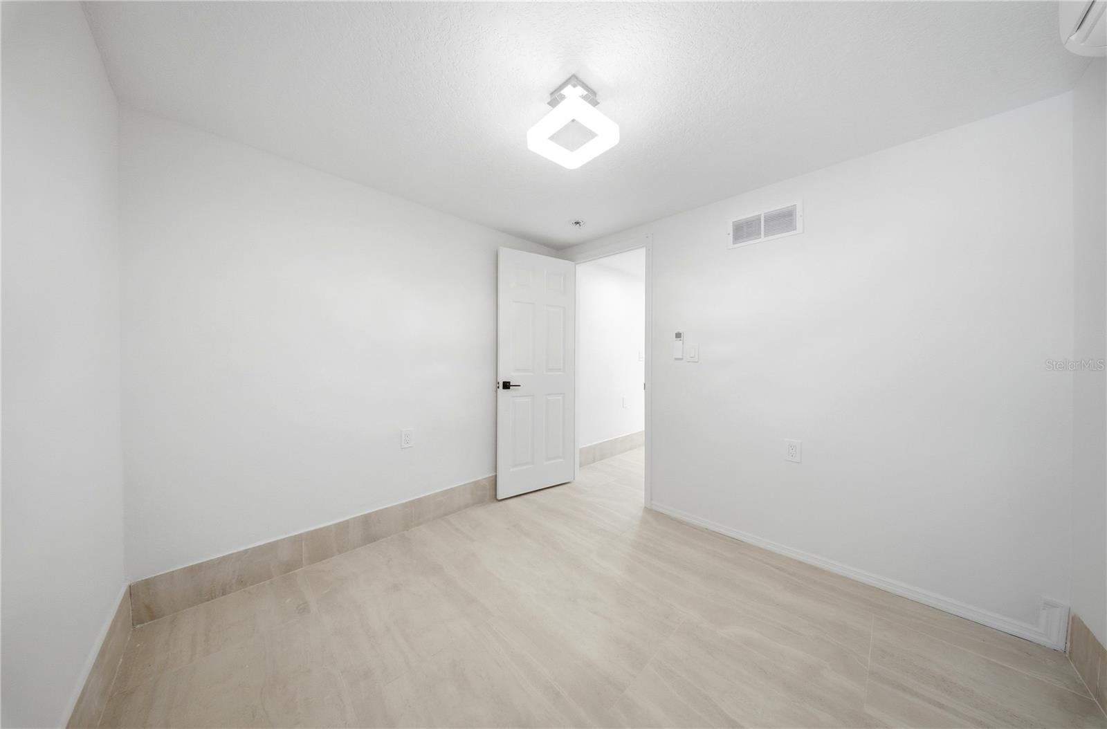 1109 CHARLES ST